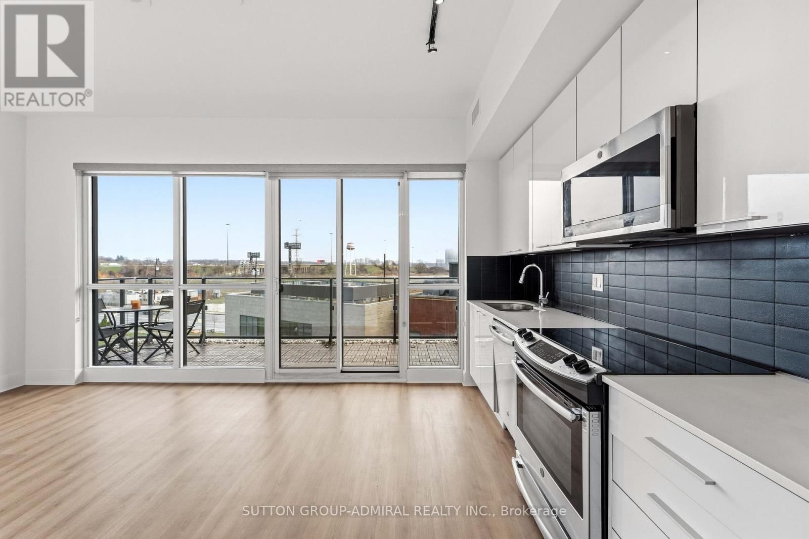 625 - 10 PARK LAWN ROAD Image 10