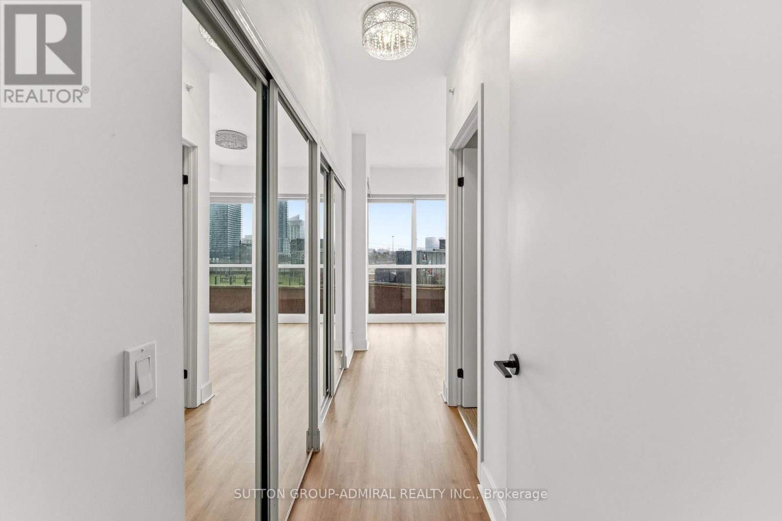 625 - 10 PARK LAWN ROAD Image 13