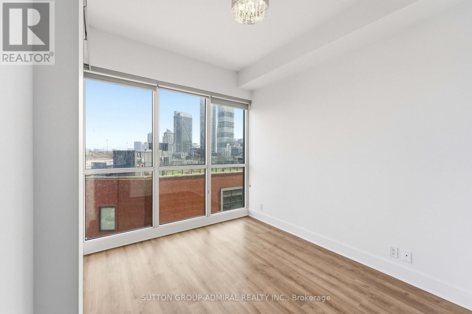 625 - 10 PARK LAWN ROAD Image 14