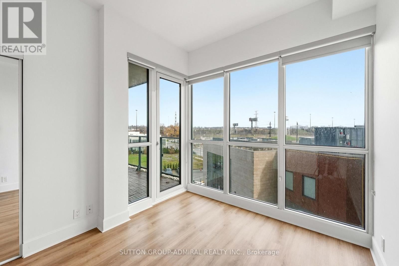 625 - 10 PARK LAWN ROAD Image 15