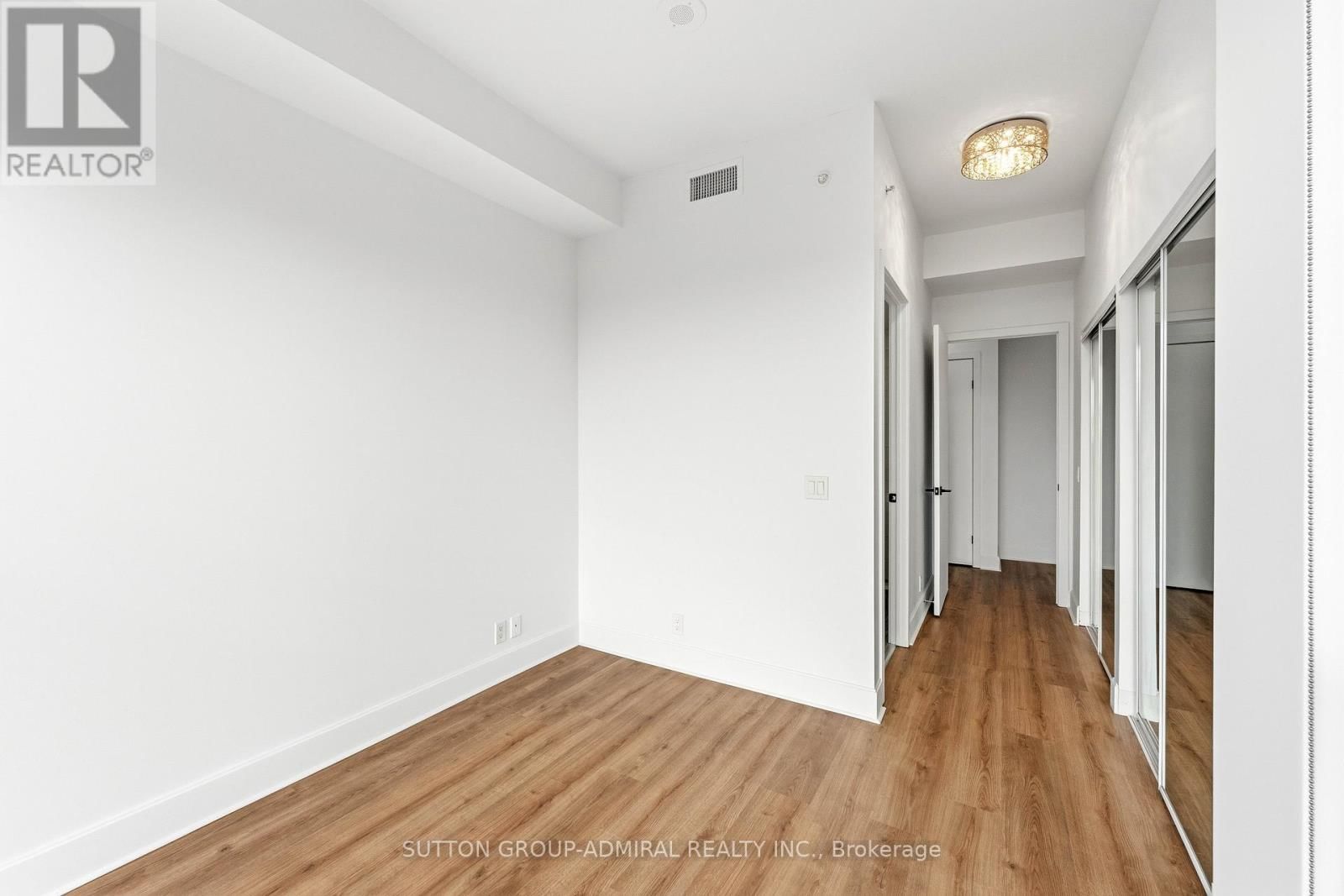 625 - 10 PARK LAWN ROAD Image 17