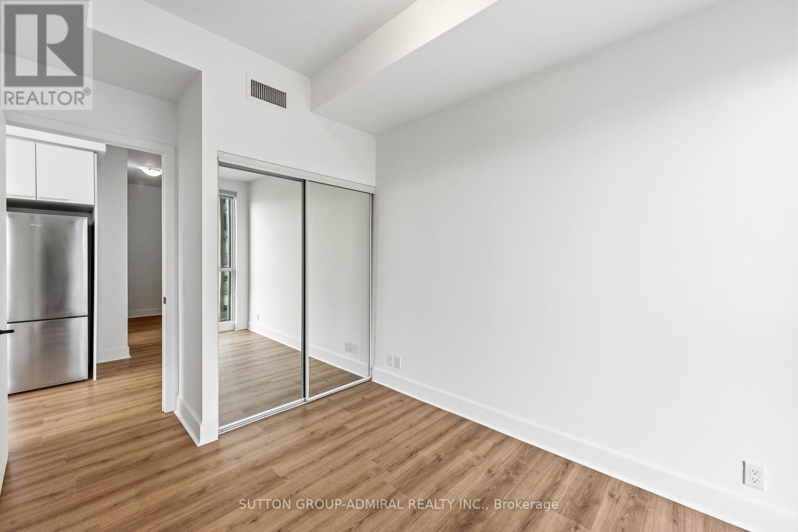 625 - 10 PARK LAWN ROAD Image 20