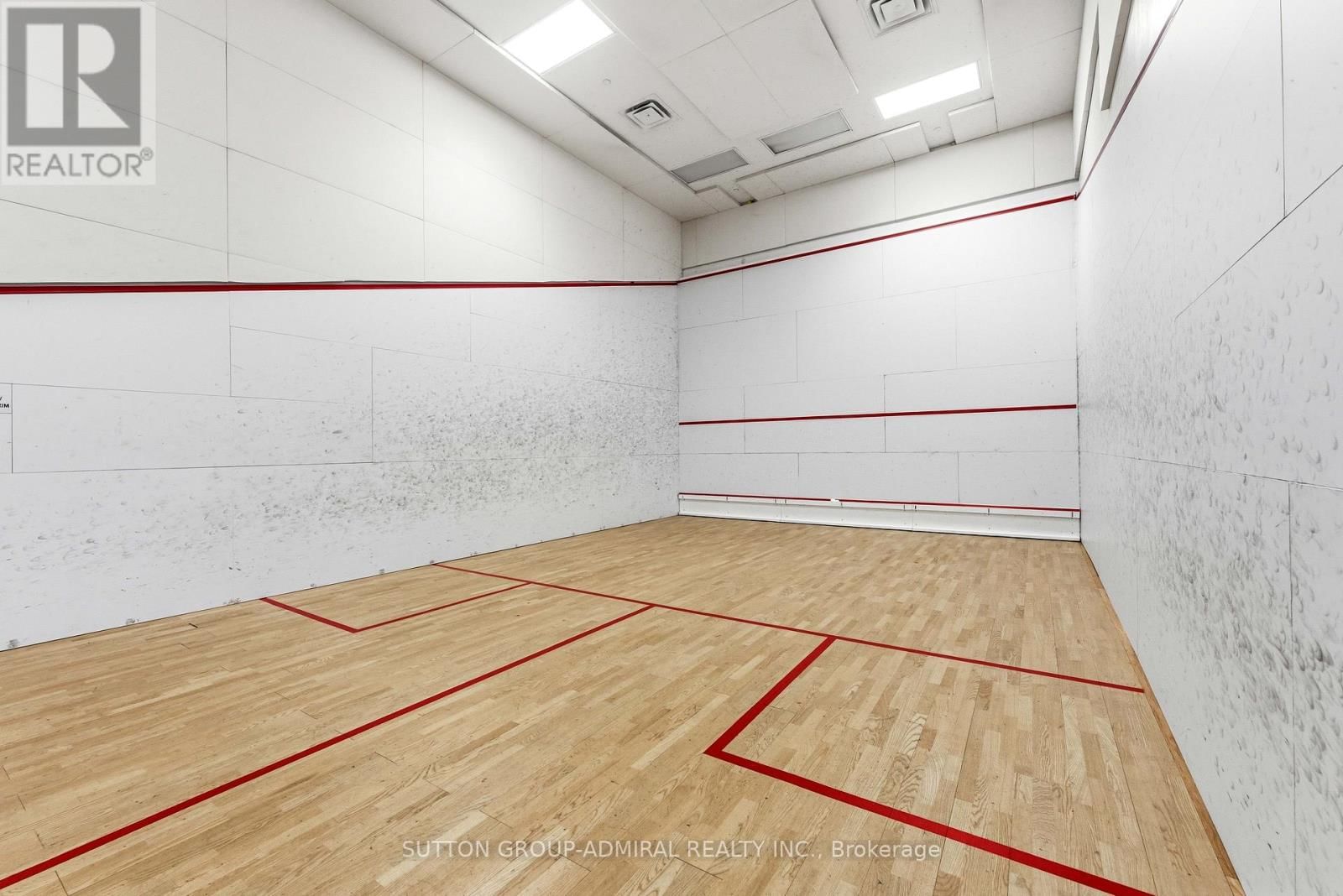 625 - 10 PARK LAWN ROAD Image 26