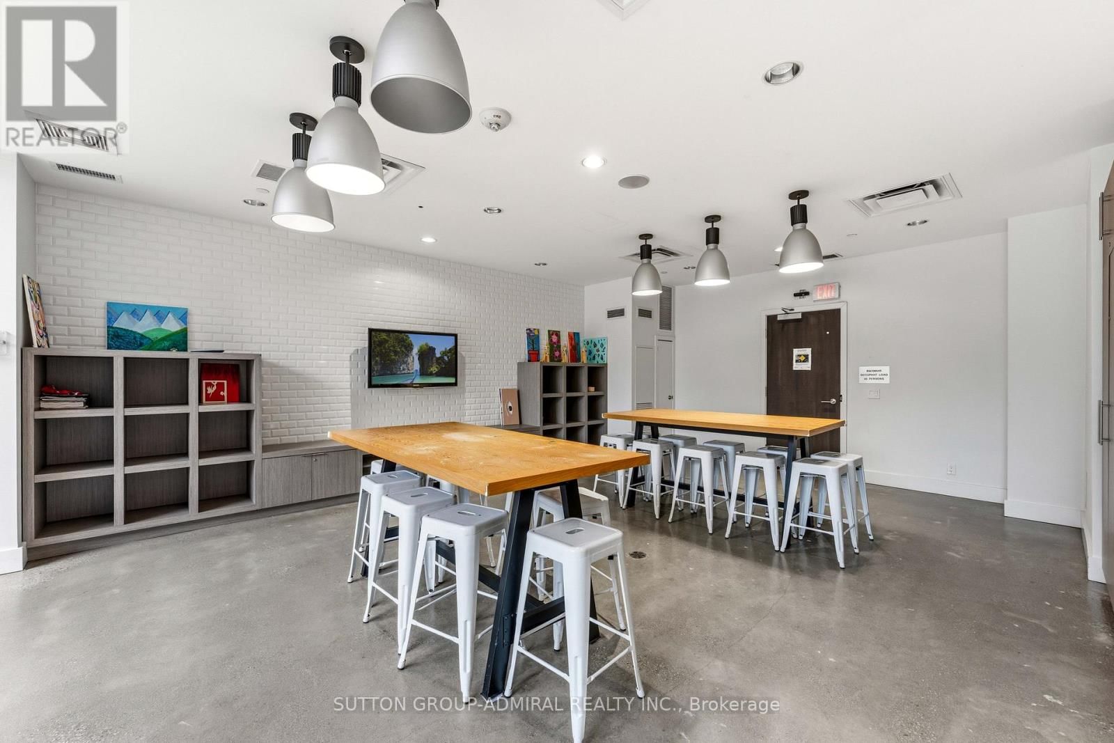 625 - 10 PARK LAWN ROAD Image 27