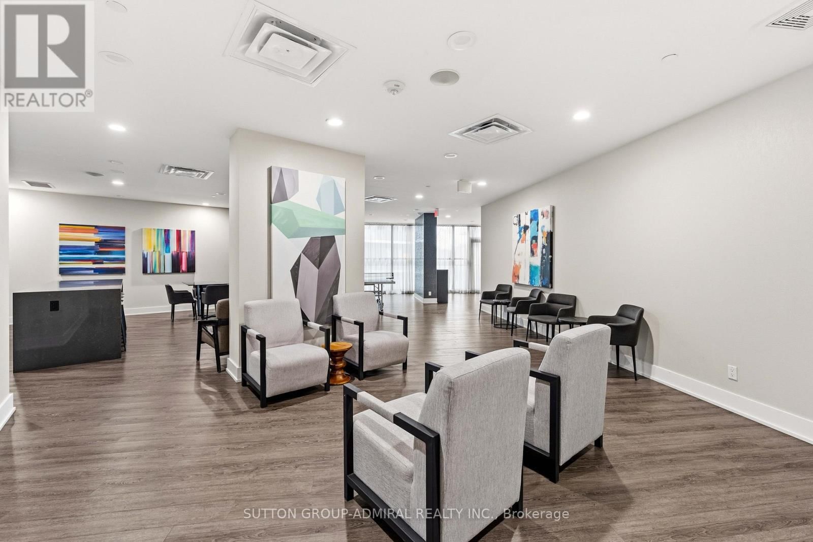 625 - 10 PARK LAWN ROAD Image 31