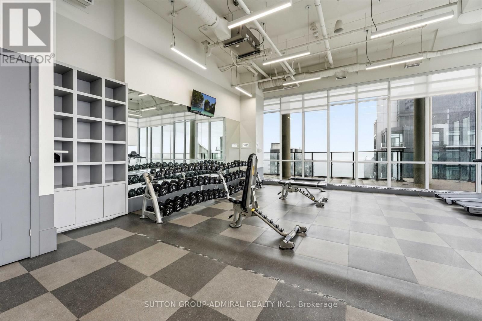 625 - 10 PARK LAWN ROAD Image 33