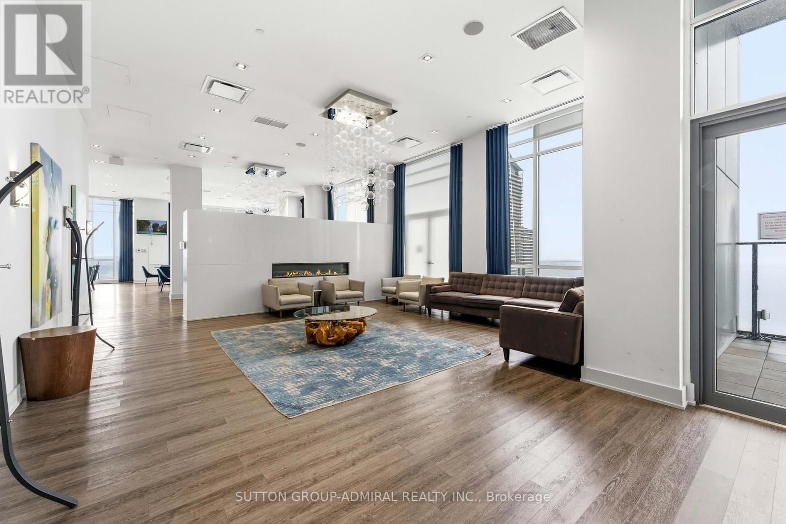 625 - 10 PARK LAWN ROAD Image 36