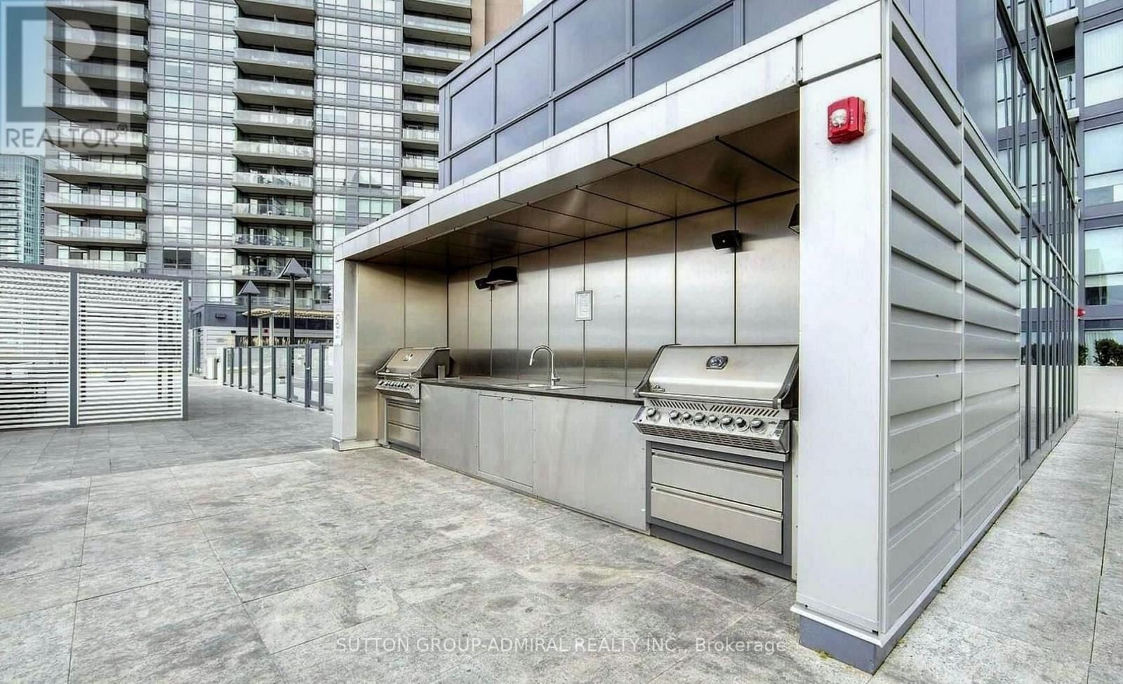 625 - 10 PARK LAWN ROAD Image 41