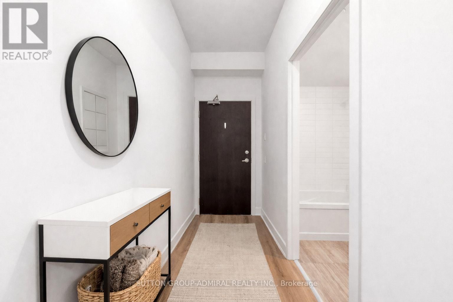 625 - 10 PARK LAWN ROAD Image 6