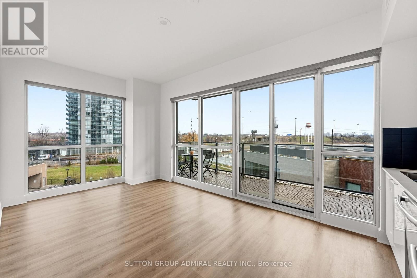 625 - 10 PARK LAWN ROAD Image 8