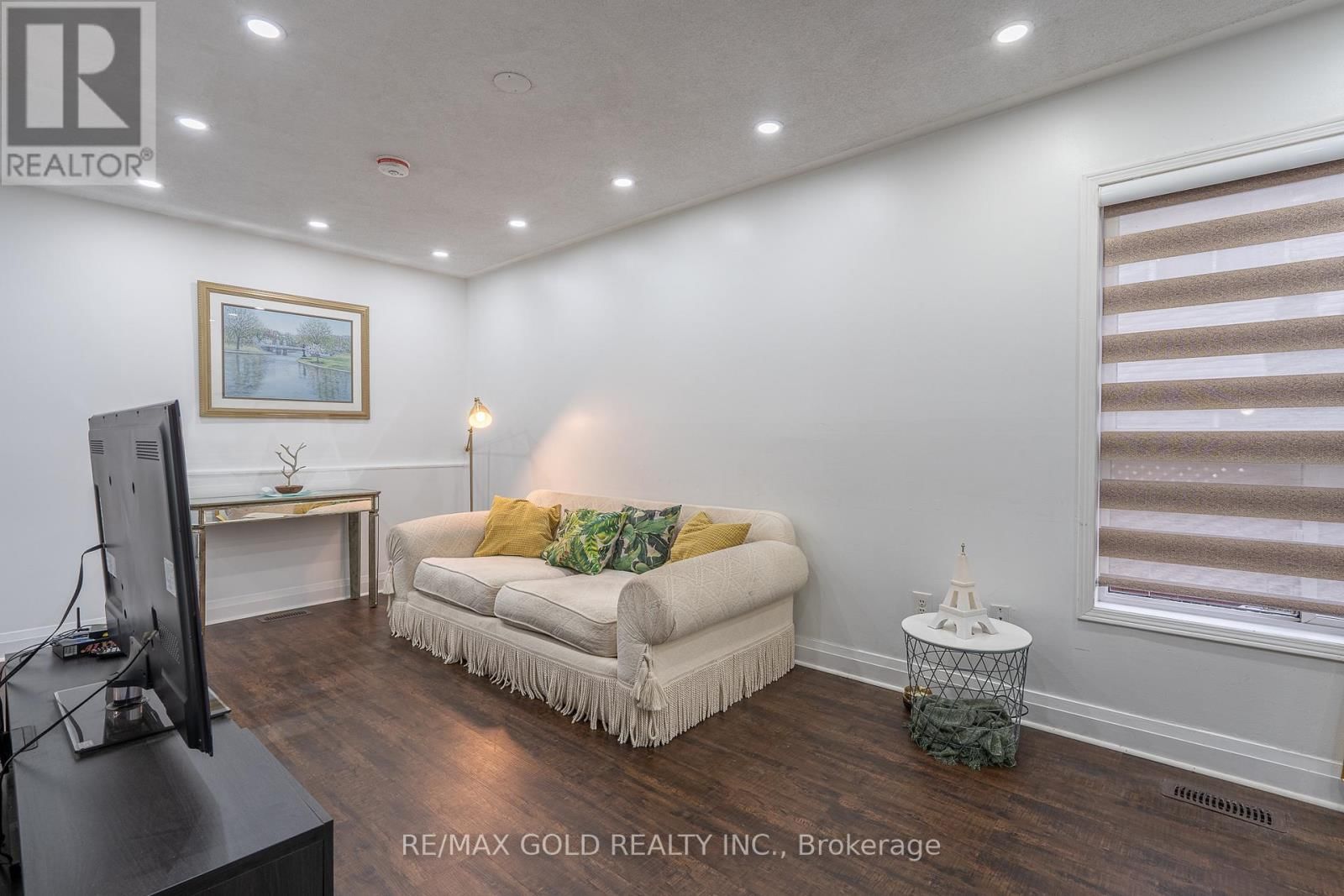 102 BUNCHBERRY WAY Image 1