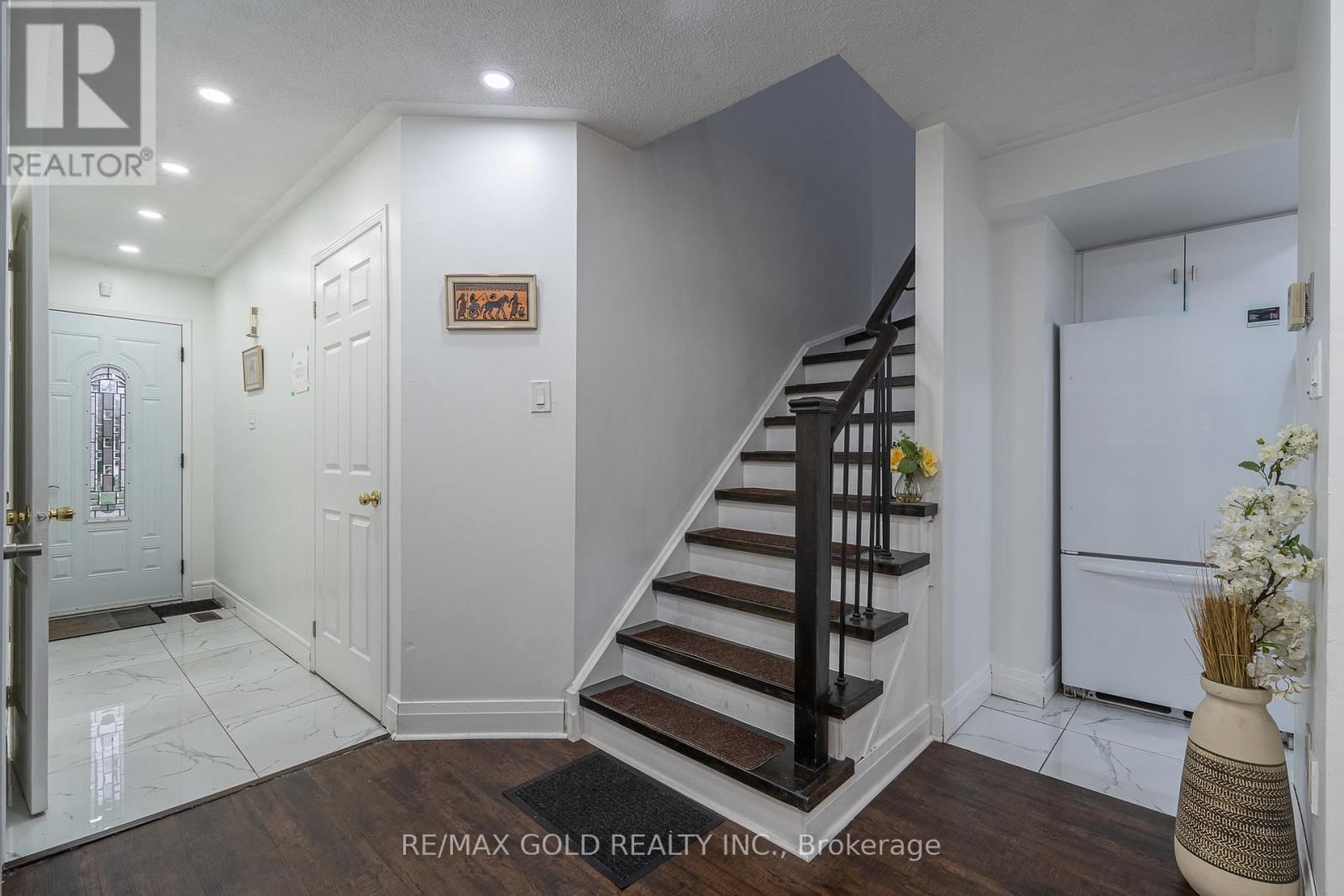 102 BUNCHBERRY WAY Image 11