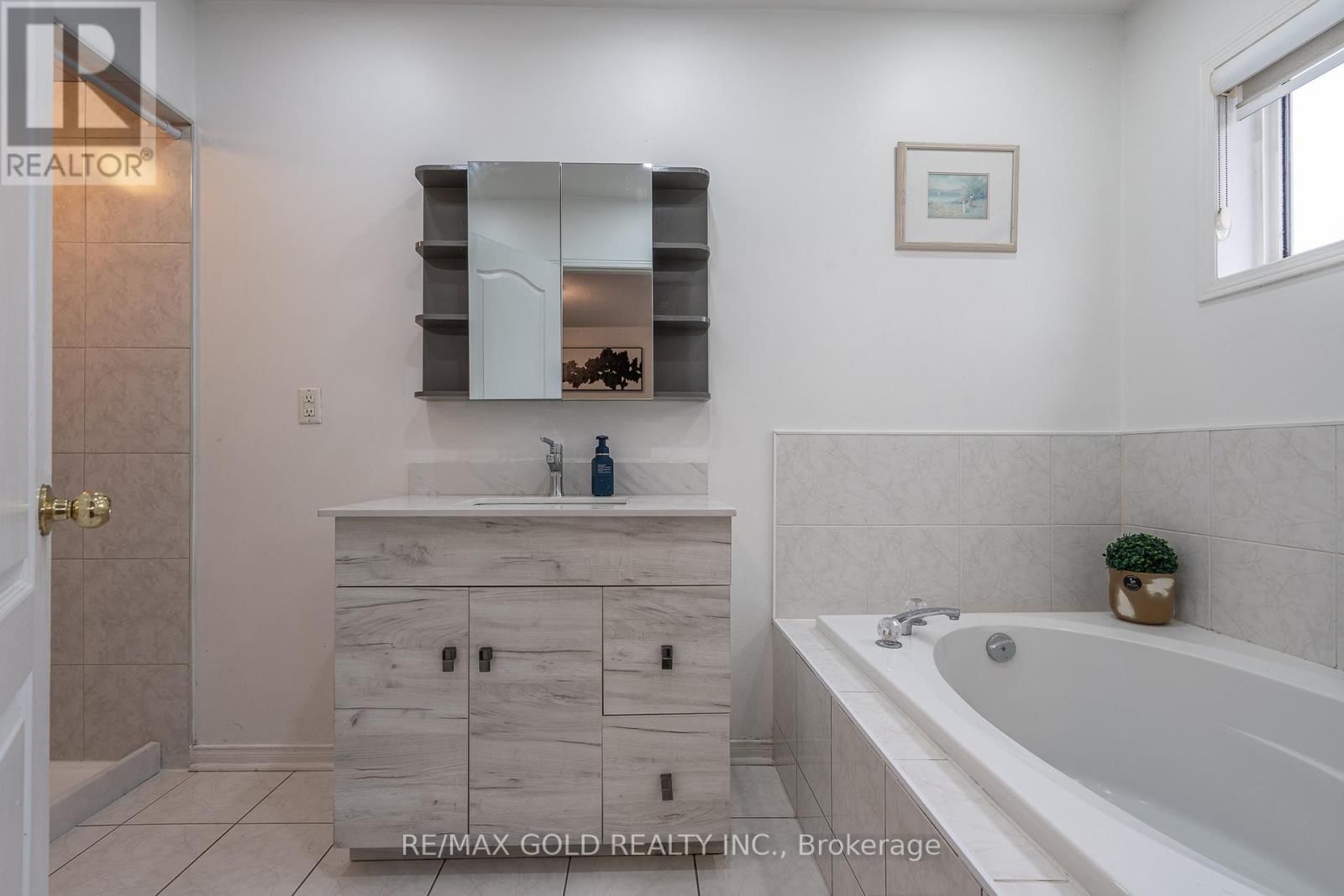 102 BUNCHBERRY WAY Image 16