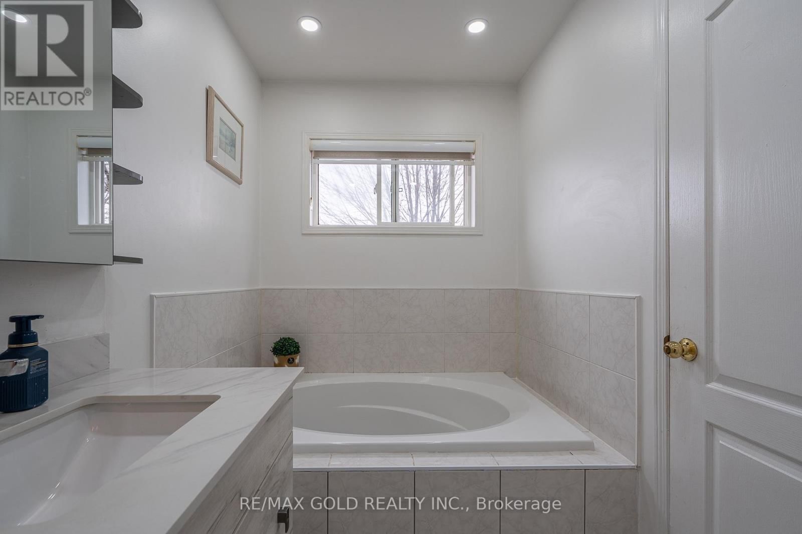 102 BUNCHBERRY WAY Image 17