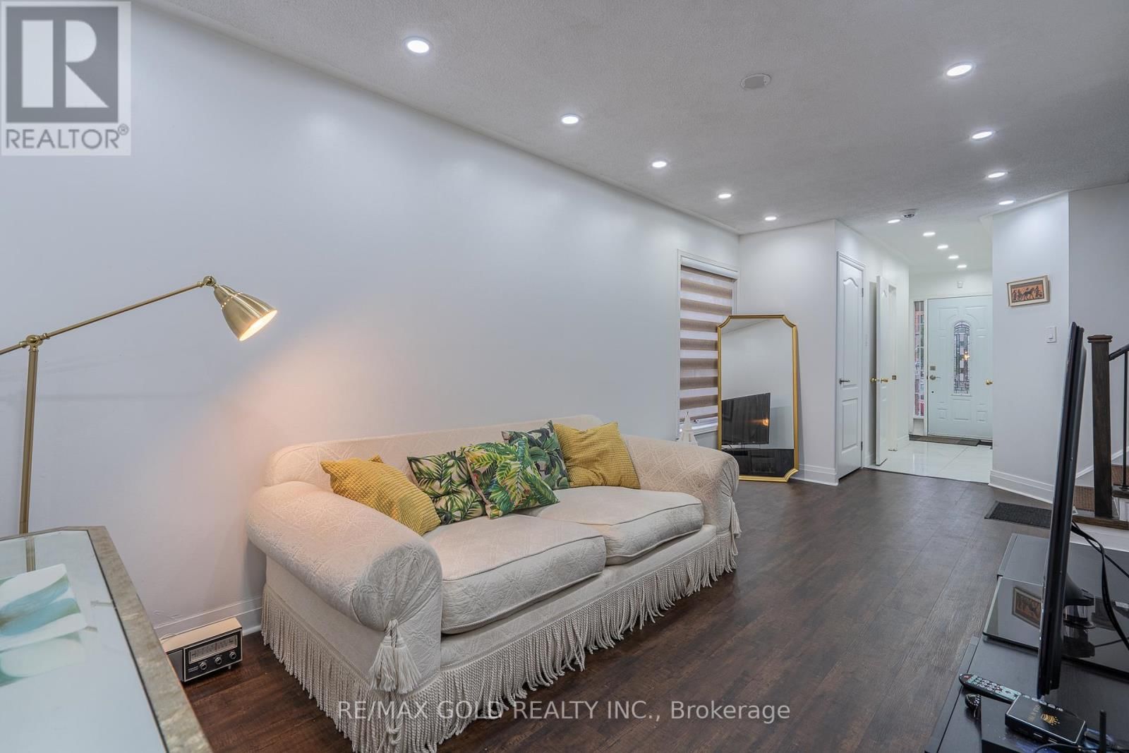 102 BUNCHBERRY WAY Image 2