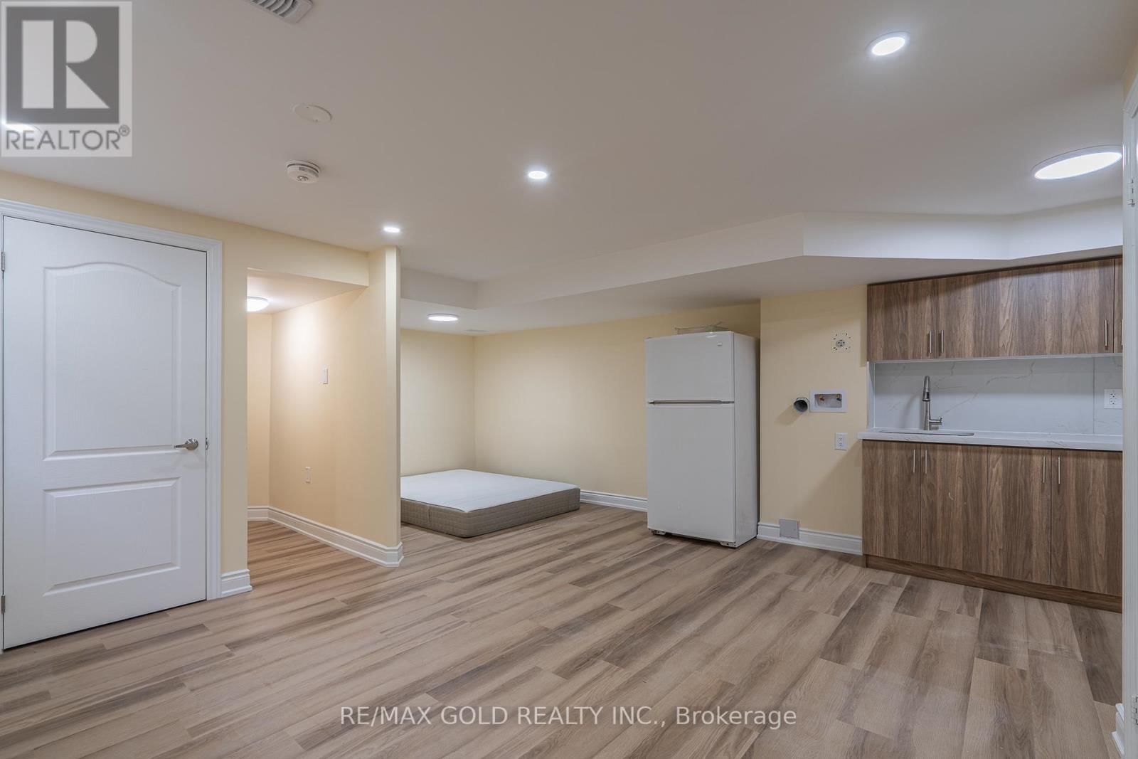 102 BUNCHBERRY WAY Image 28