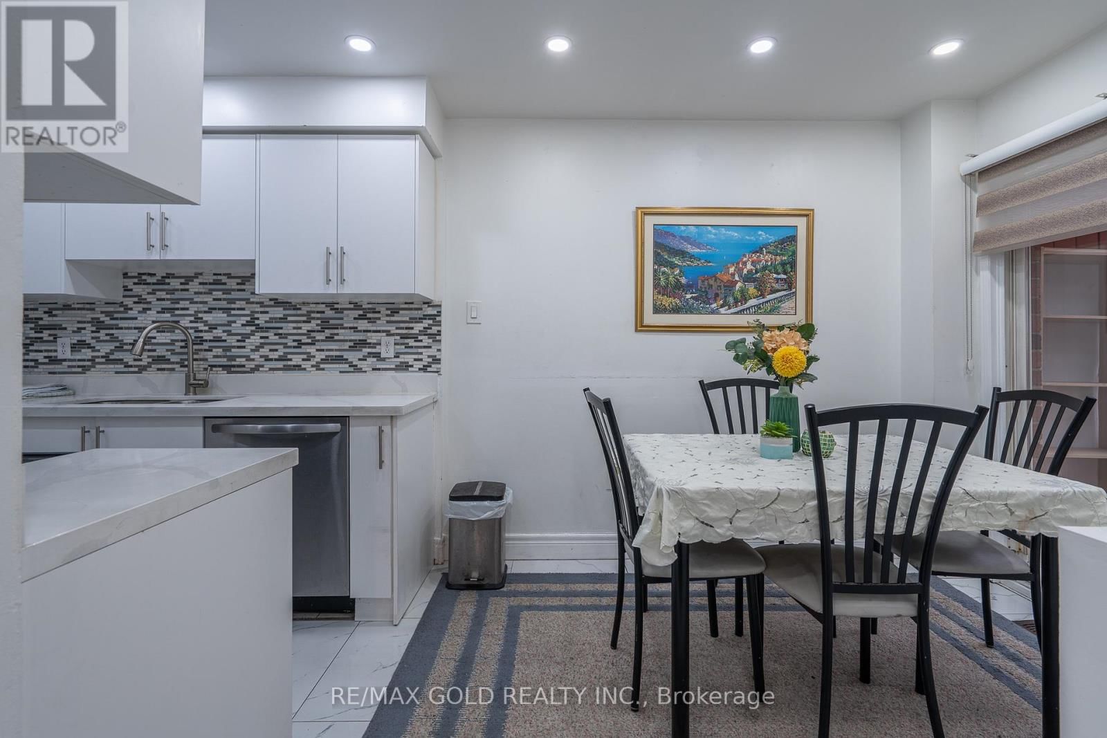 102 BUNCHBERRY WAY Image 3