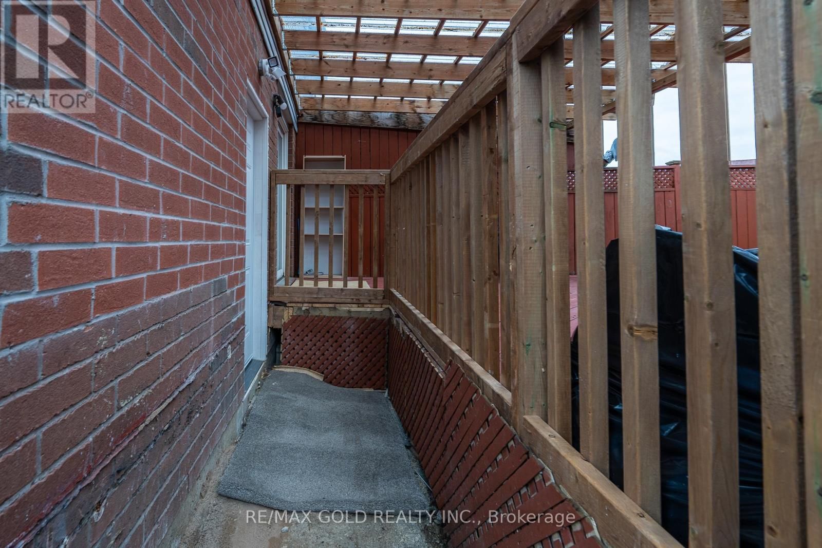 102 BUNCHBERRY WAY Image 31