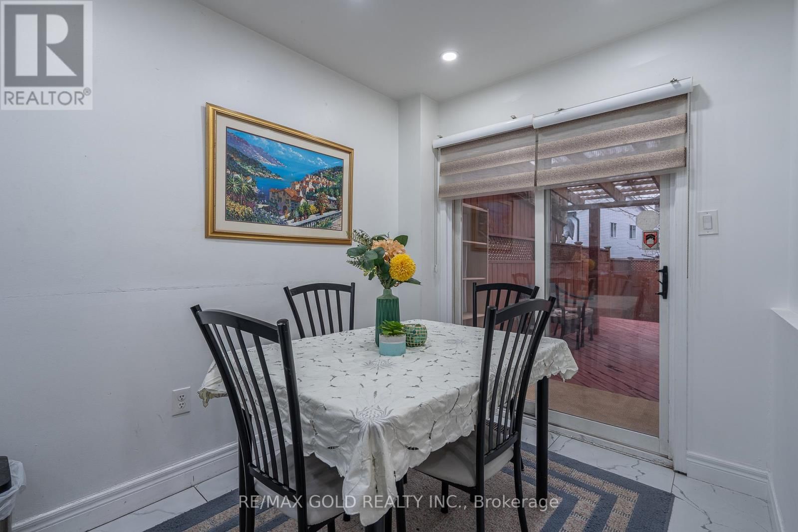 102 BUNCHBERRY WAY Image 4