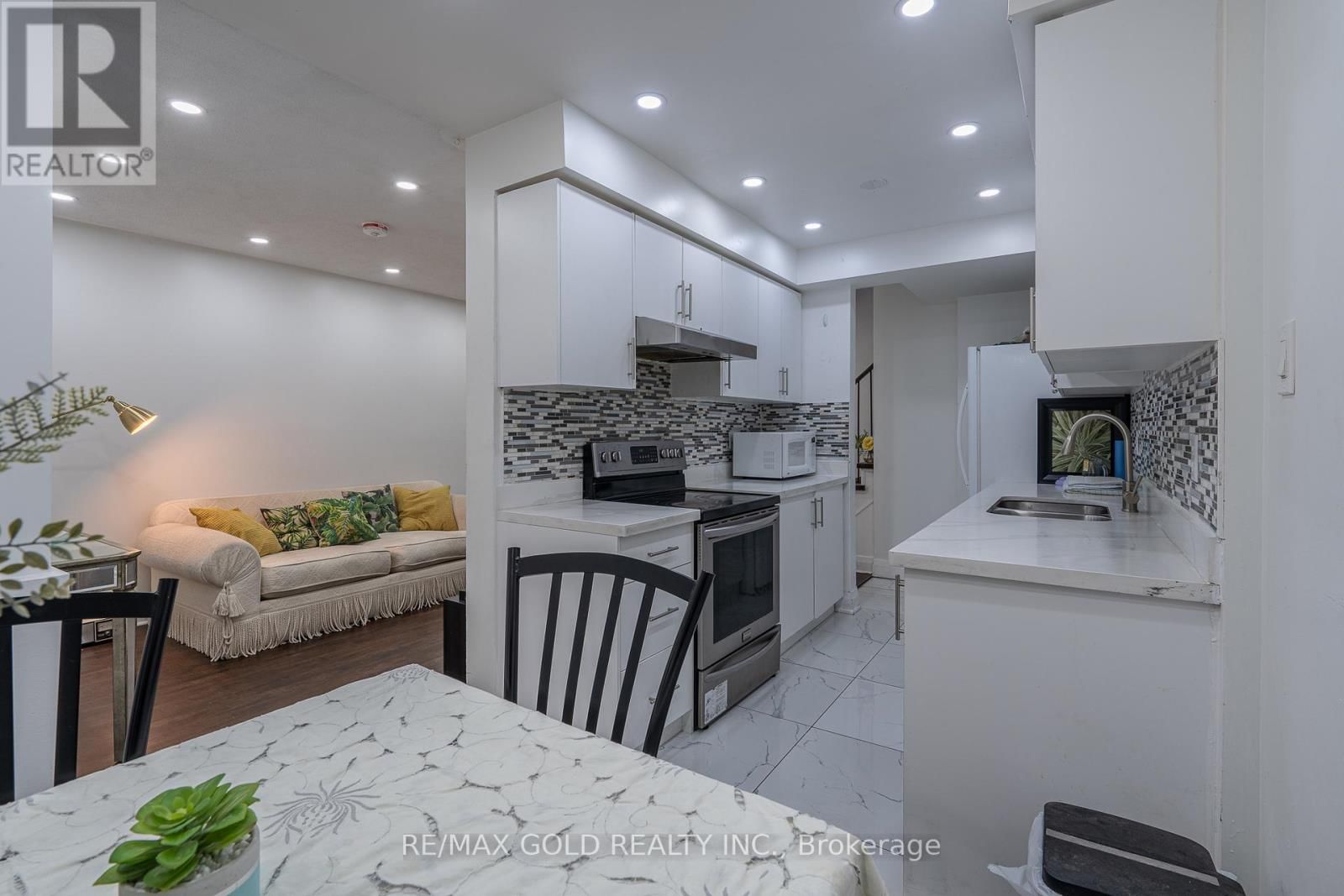 102 BUNCHBERRY WAY Image 5