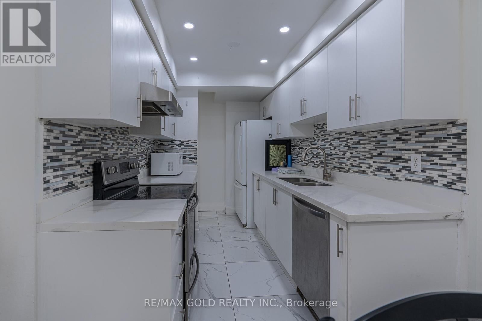 102 BUNCHBERRY WAY Image 6