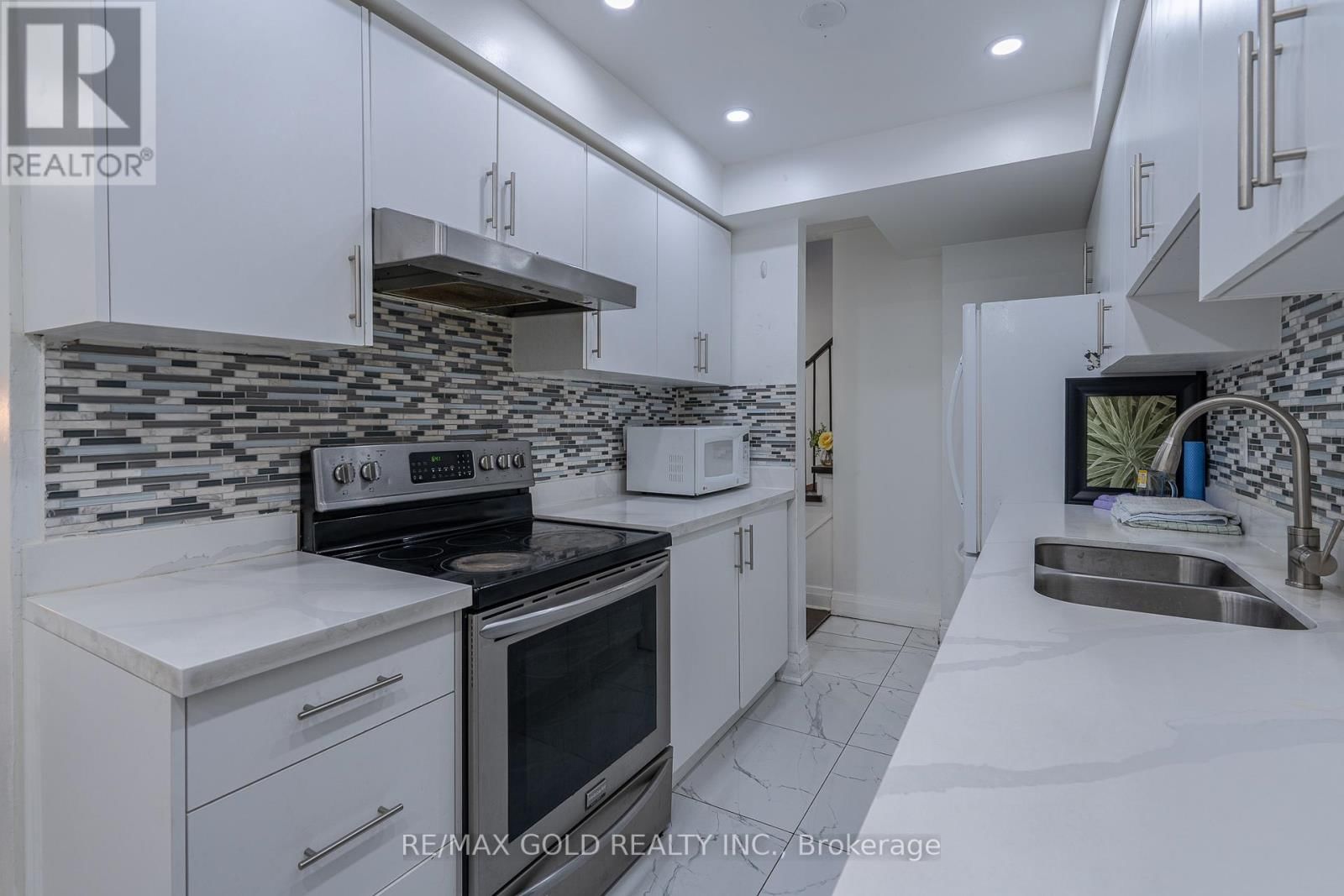 102 BUNCHBERRY WAY Image 8