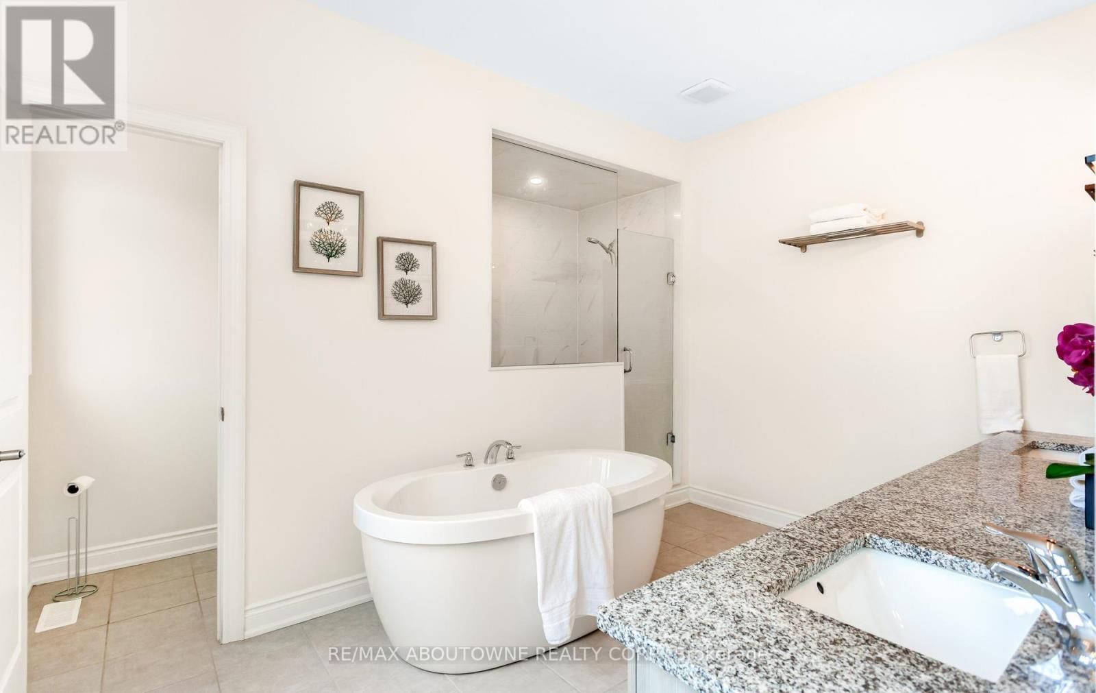 3294 MILLICENT AVENUE Image 26