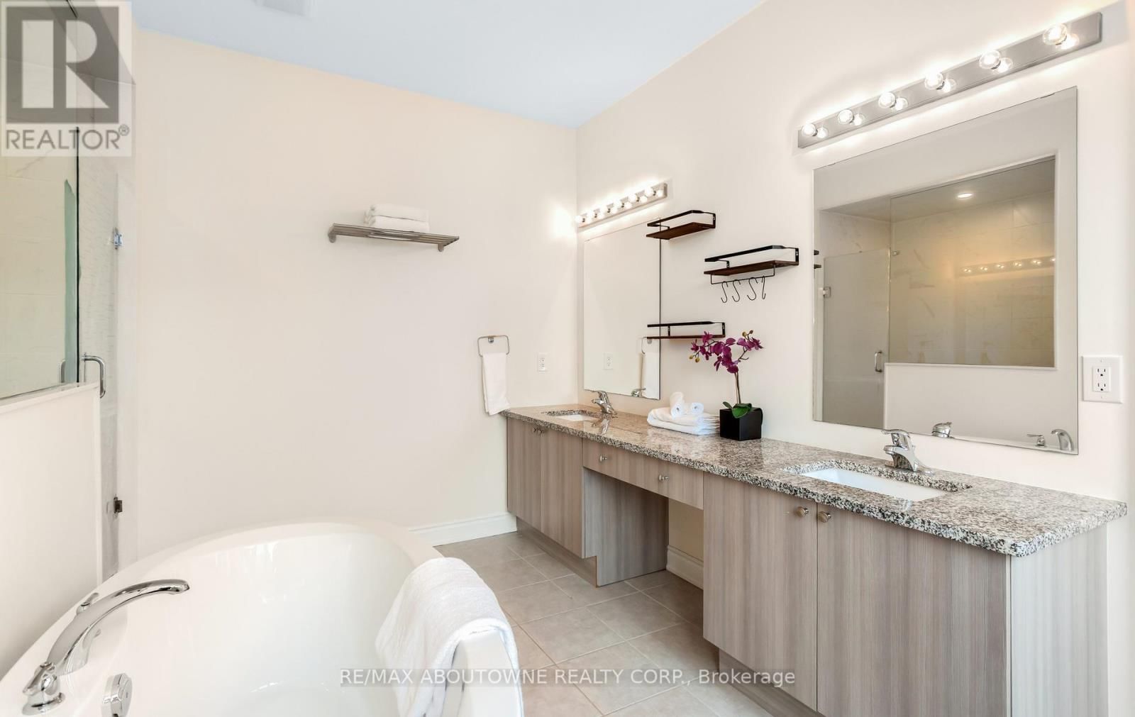 3294 MILLICENT AVENUE Image 28