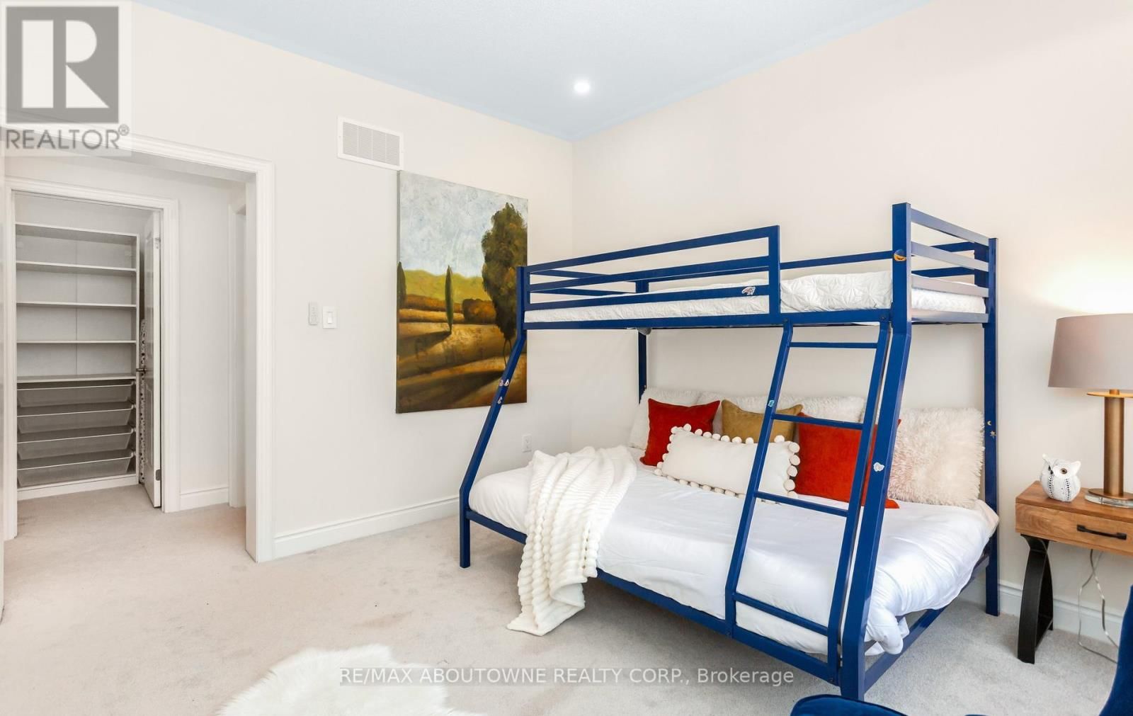 3294 MILLICENT AVENUE Image 31