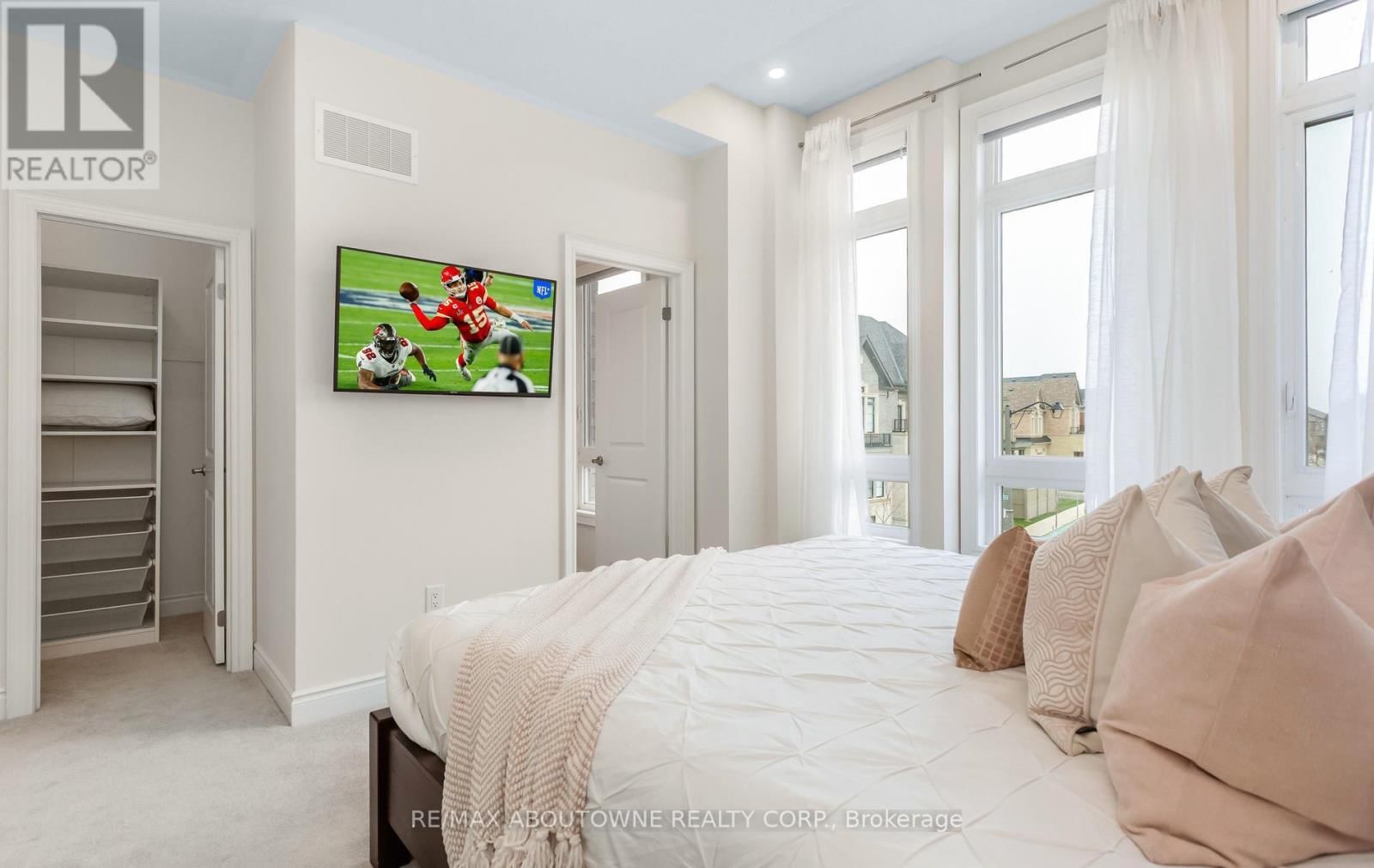 3294 MILLICENT AVENUE Image 33