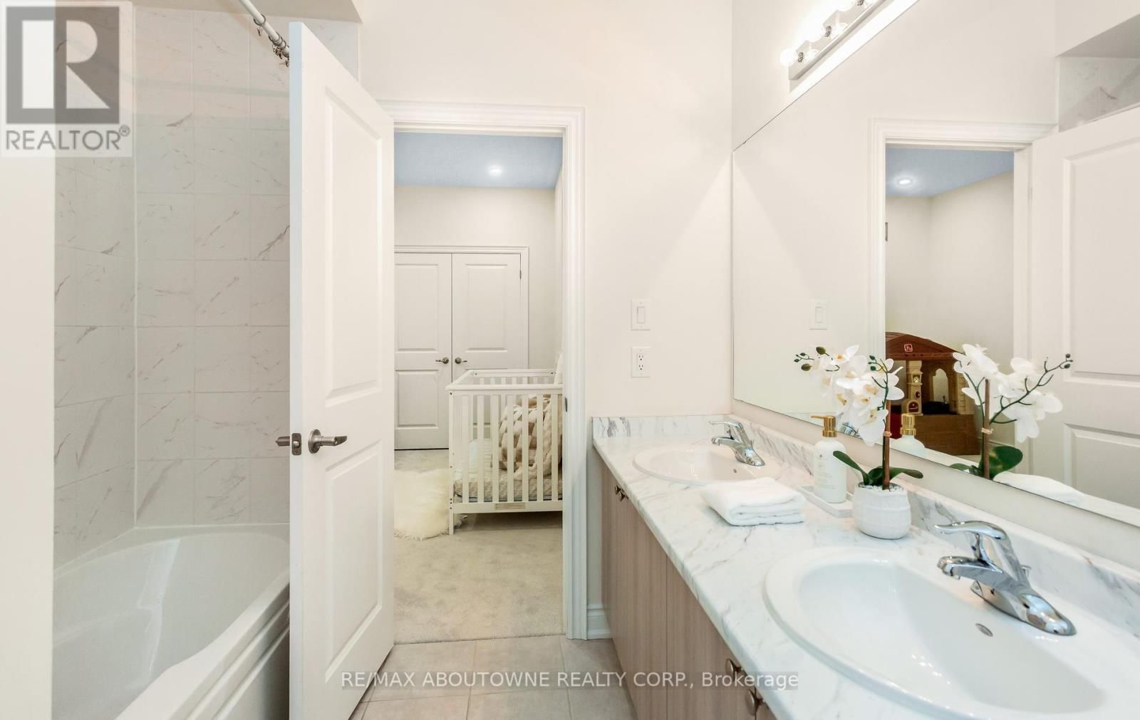 3294 MILLICENT AVENUE Image 37