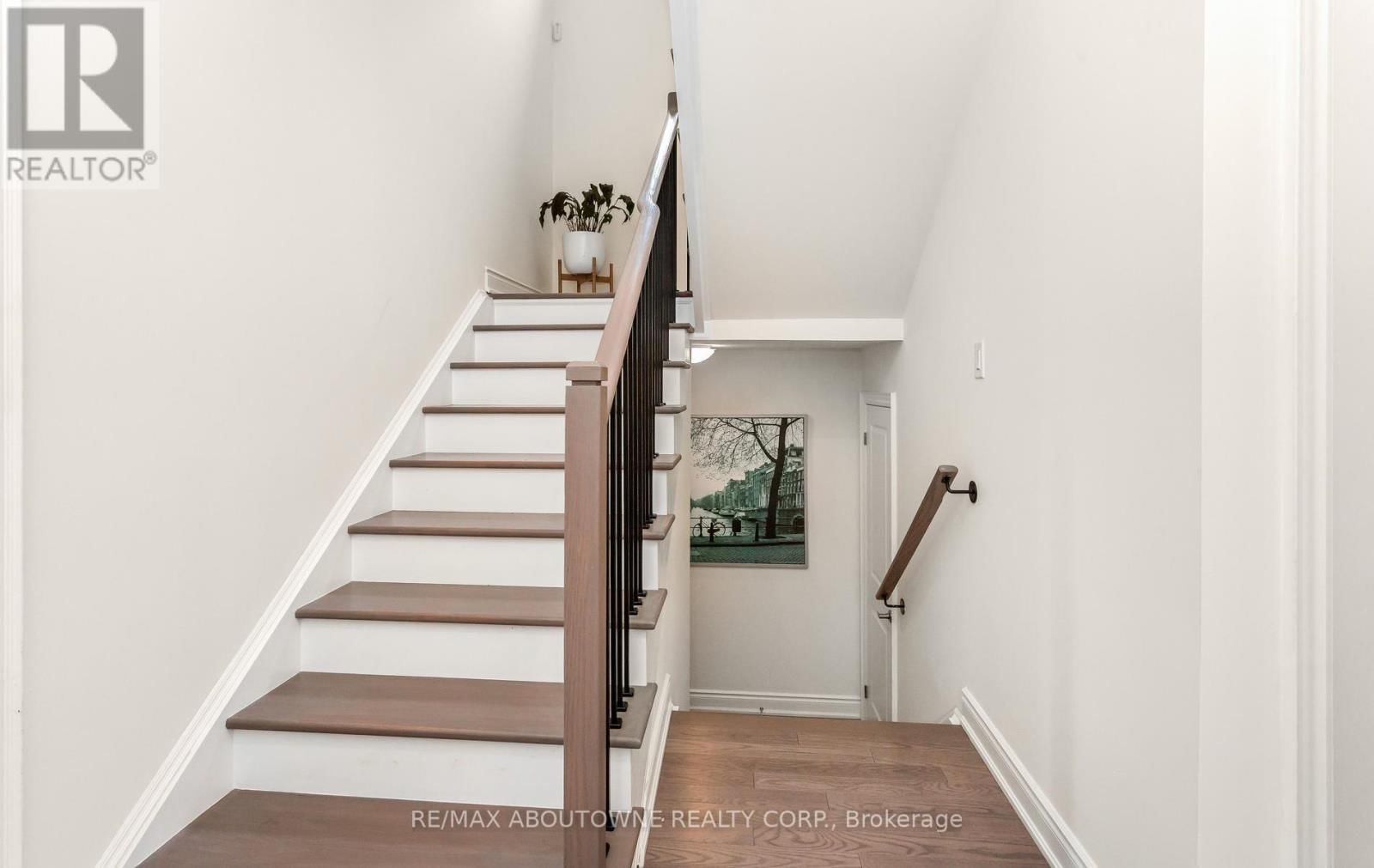 3294 MILLICENT AVENUE Image 43