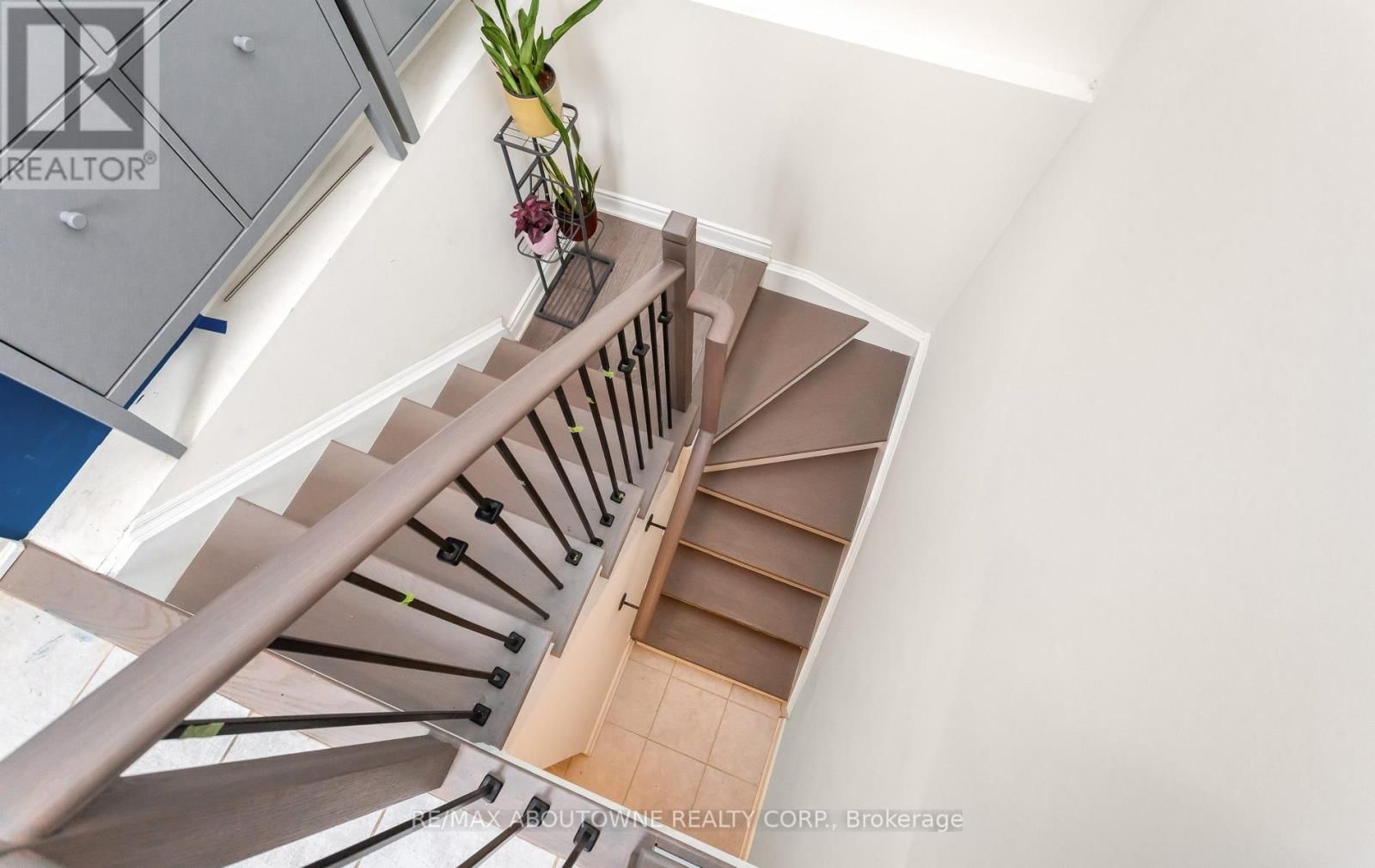 3294 MILLICENT AVENUE Image 44