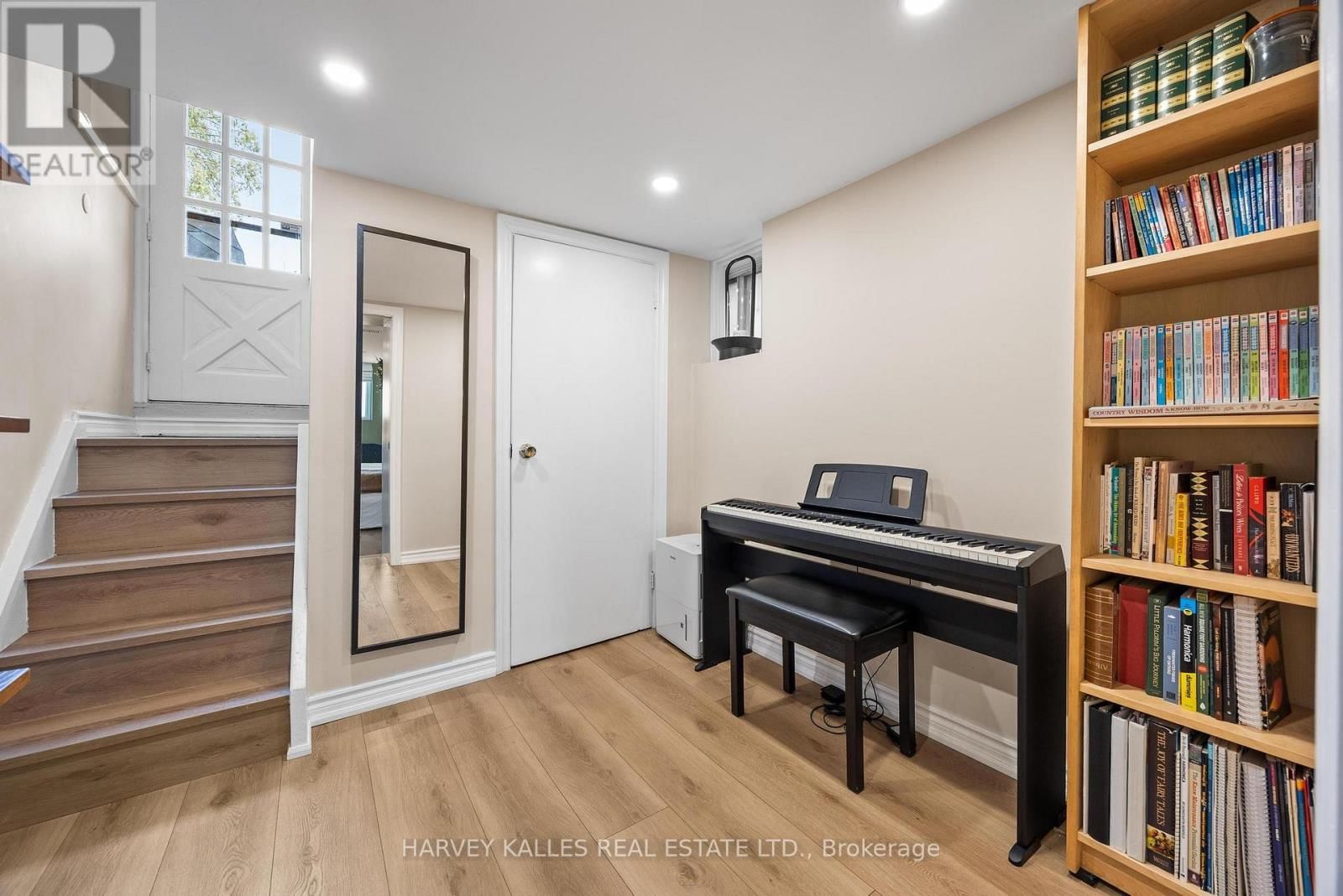 231 BICKNELL AVENUE Image 12