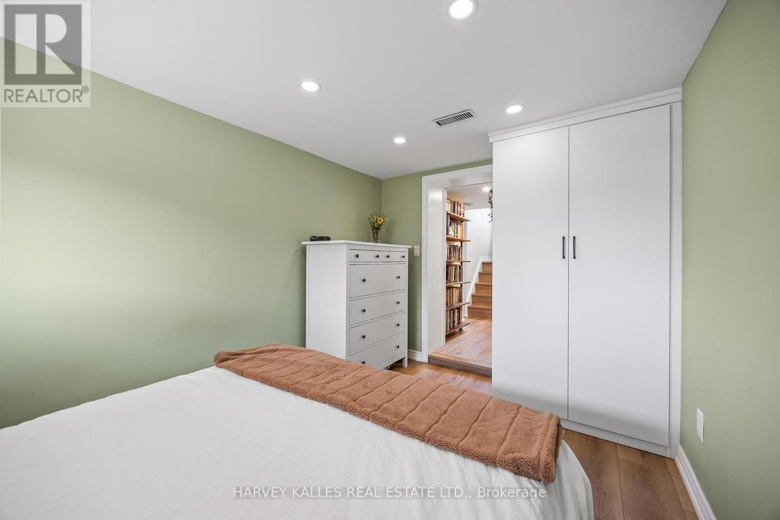 231 BICKNELL AVENUE Image 15