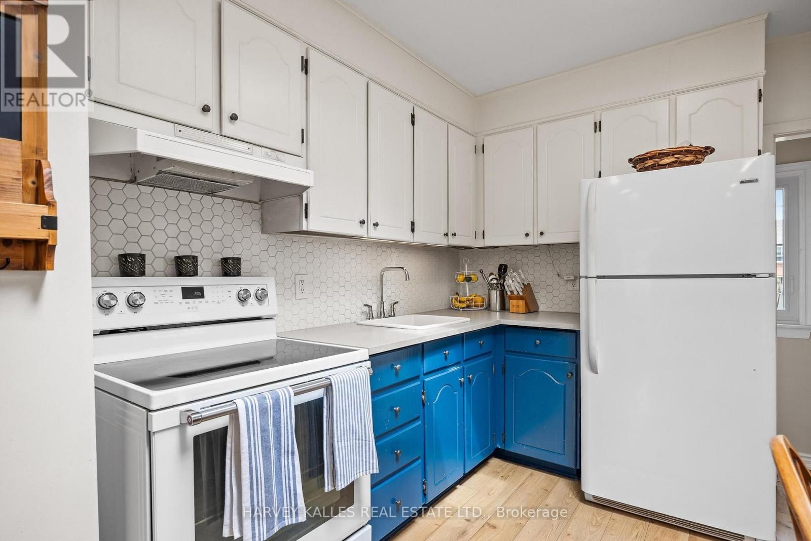 231 BICKNELL AVENUE Image 6