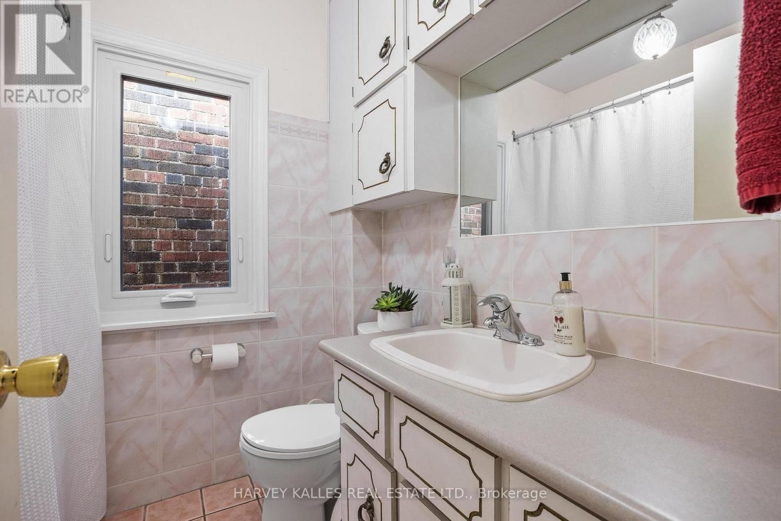 231 BICKNELL AVENUE Image 9