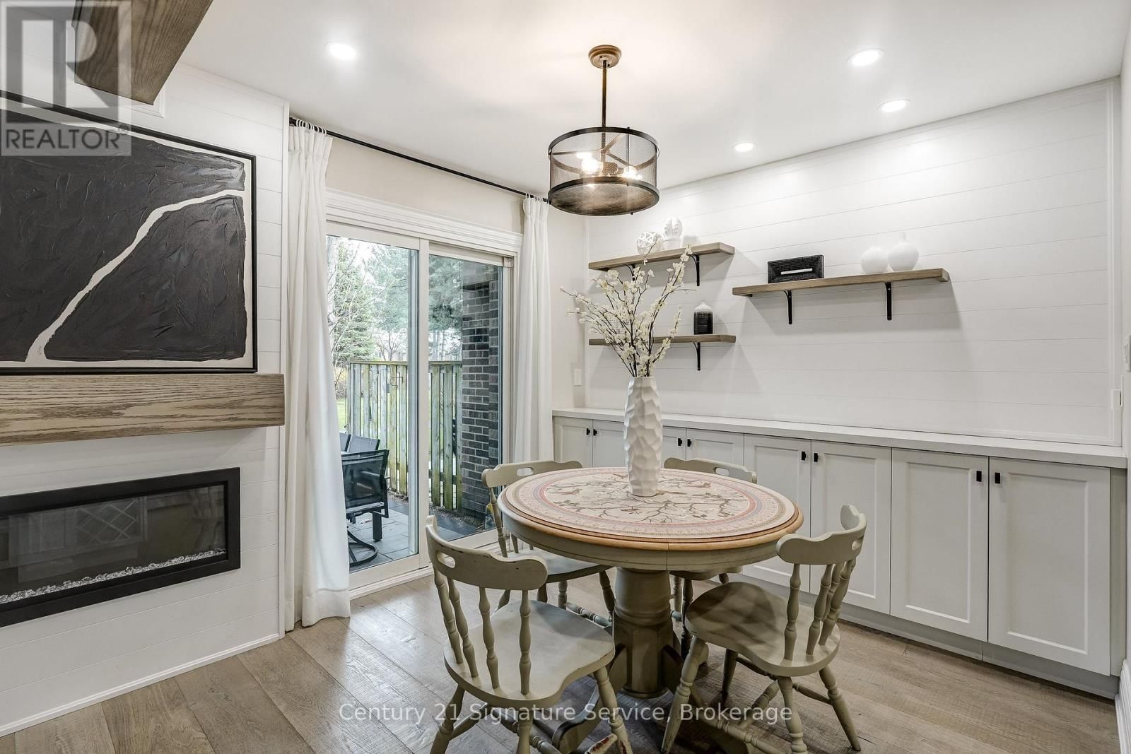 22 - 2120 RATHBURN ROAD EAST Image 11