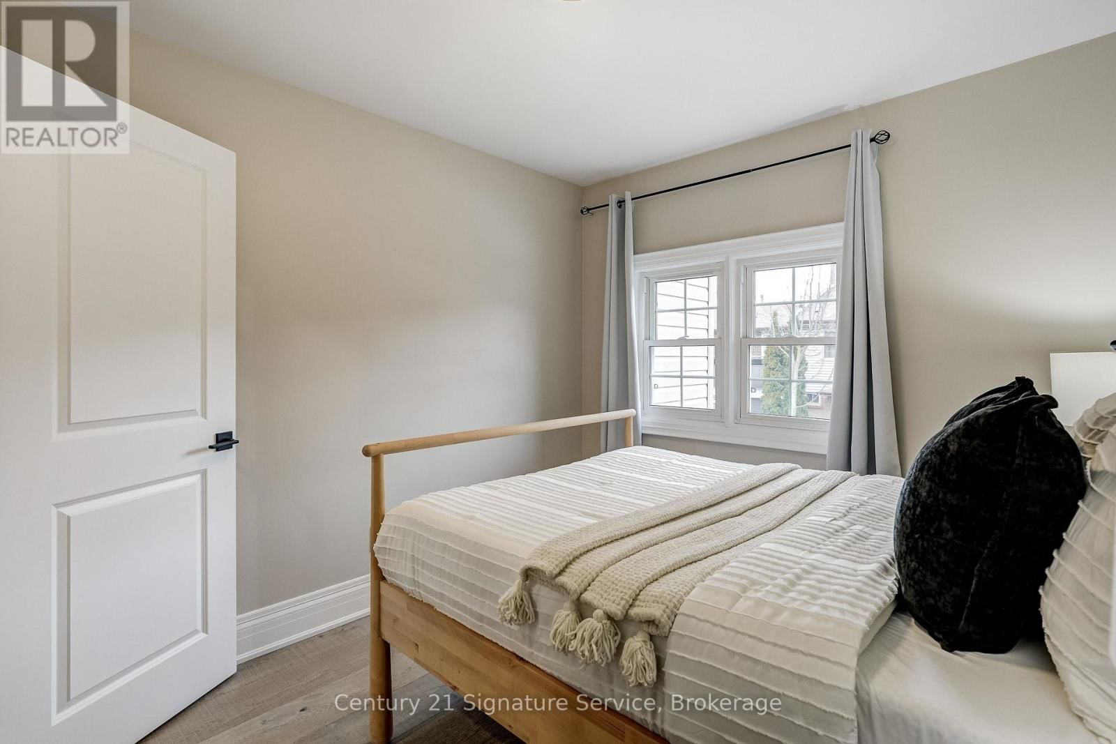 22 - 2120 RATHBURN ROAD EAST Image 19