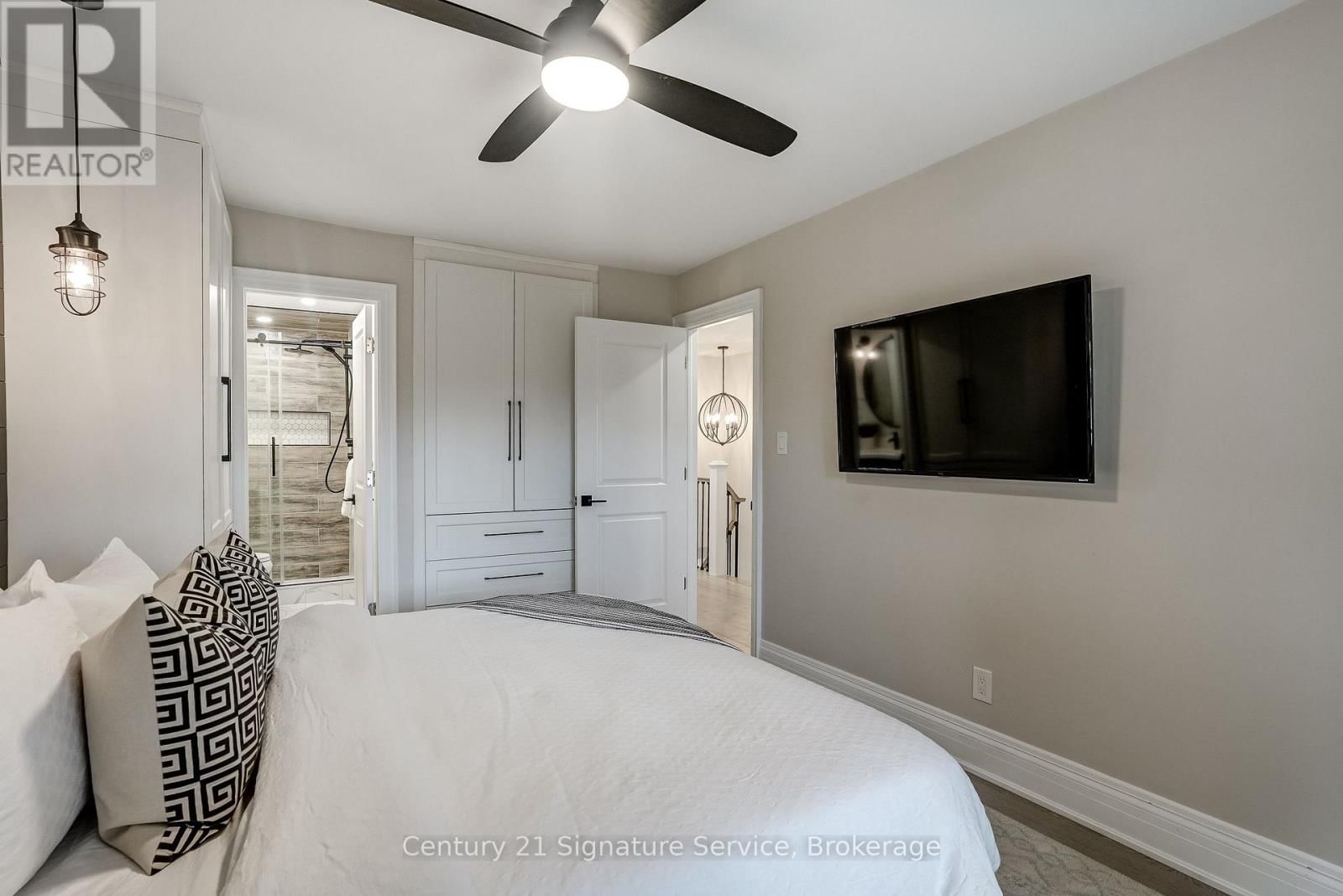 22 - 2120 RATHBURN ROAD EAST Image 30