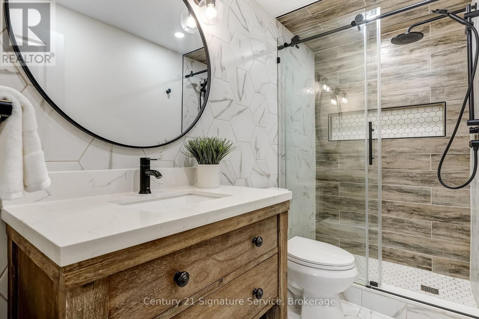 22 - 2120 RATHBURN ROAD EAST Image 32