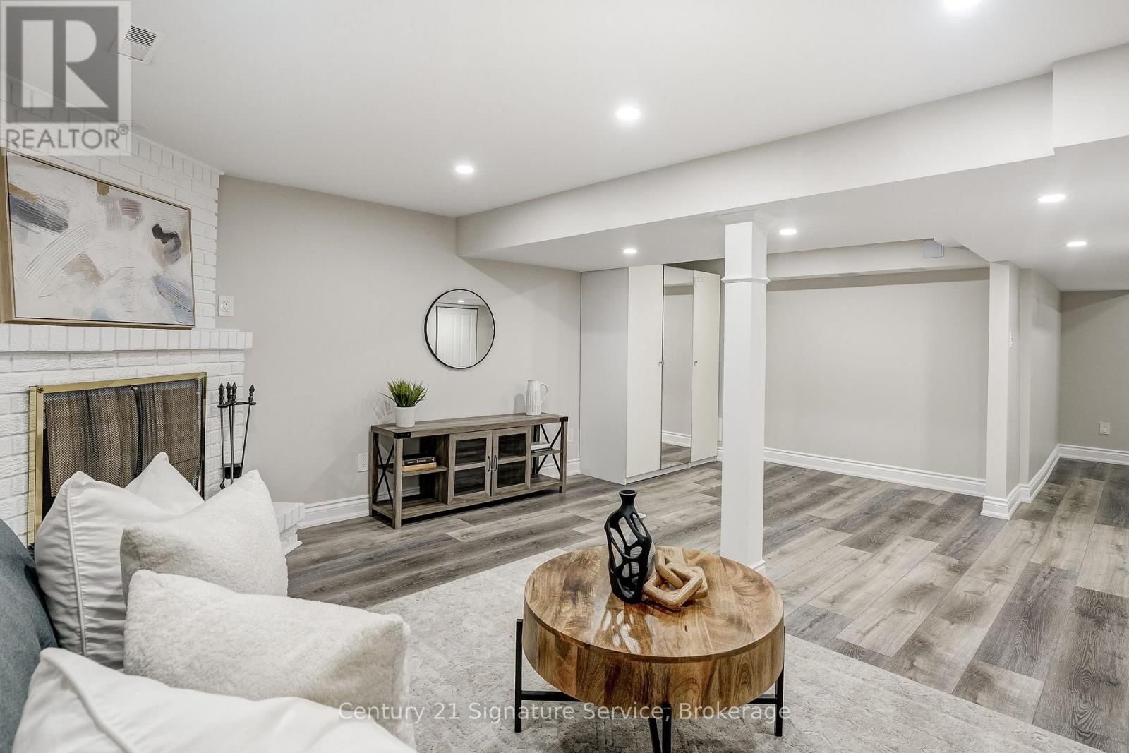 22 - 2120 RATHBURN ROAD EAST Image 36