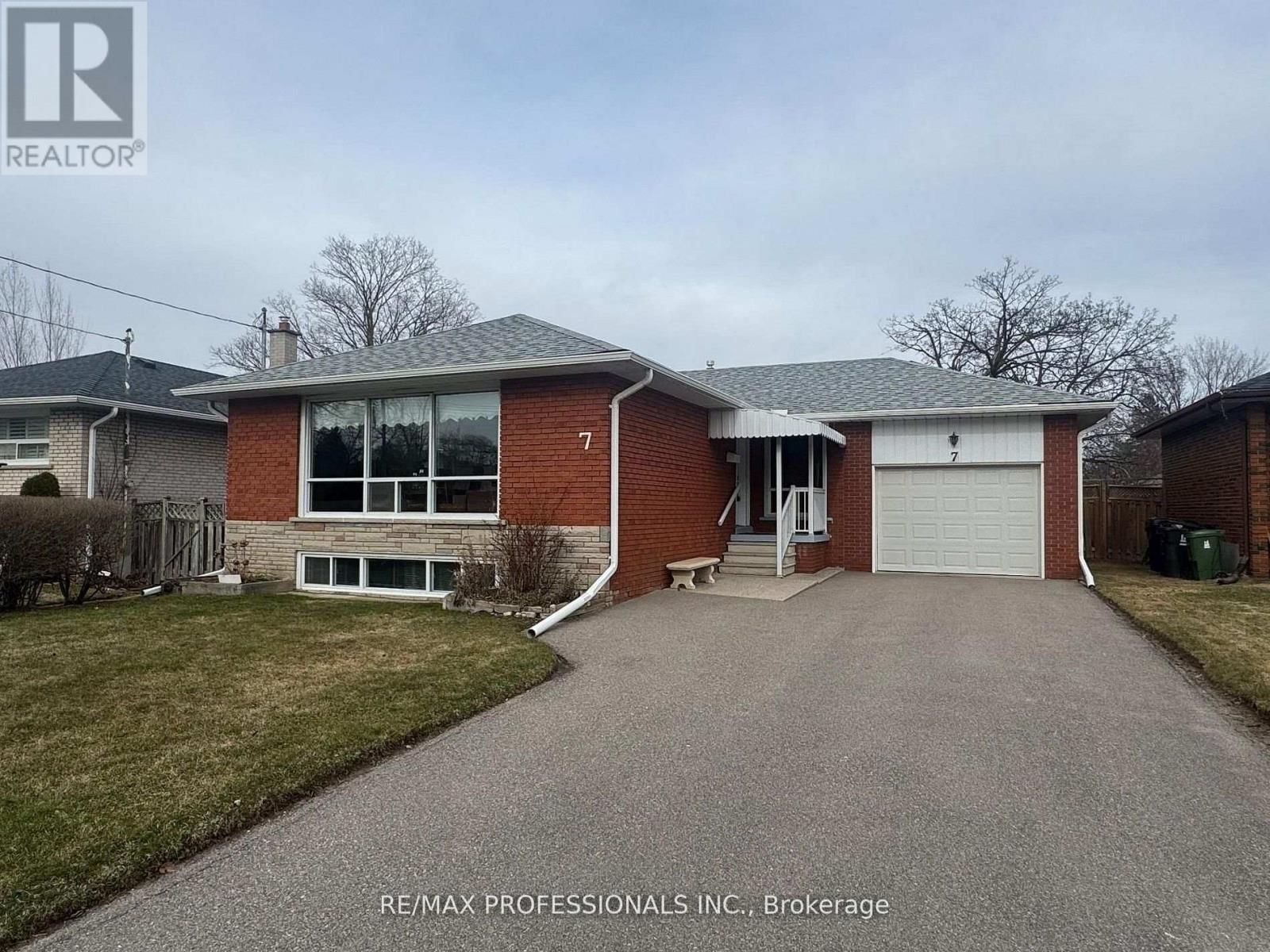 7 PETTIT DRIVE Image 2