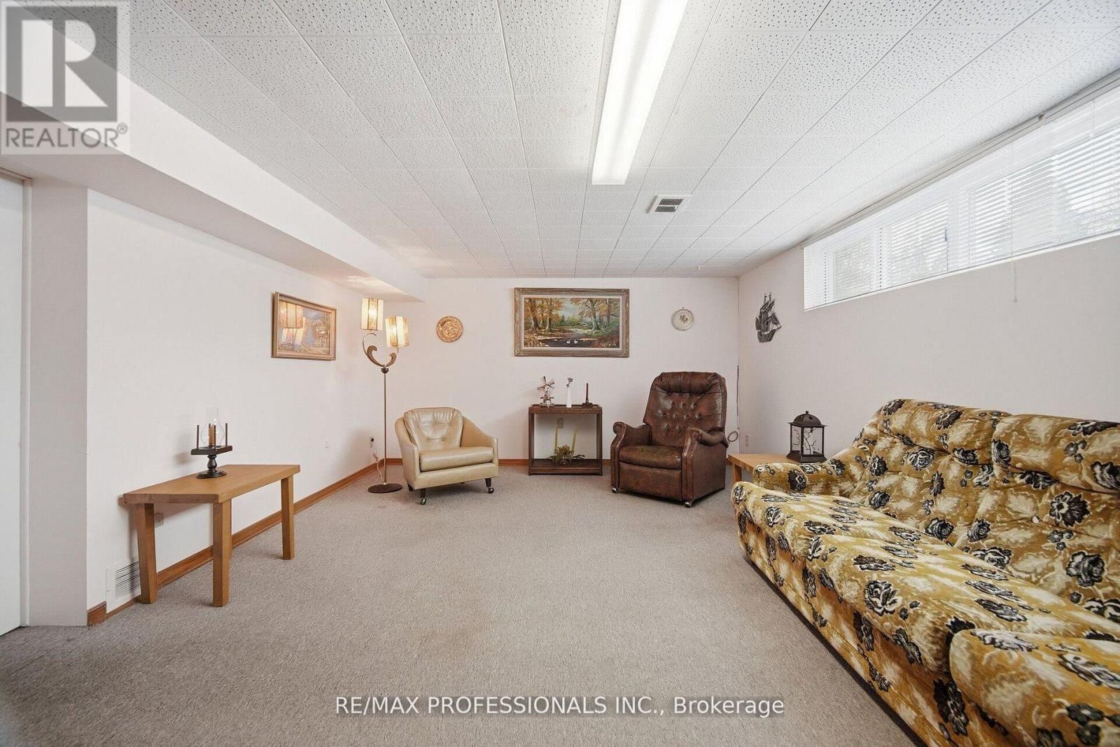 7 PETTIT DRIVE Image 32