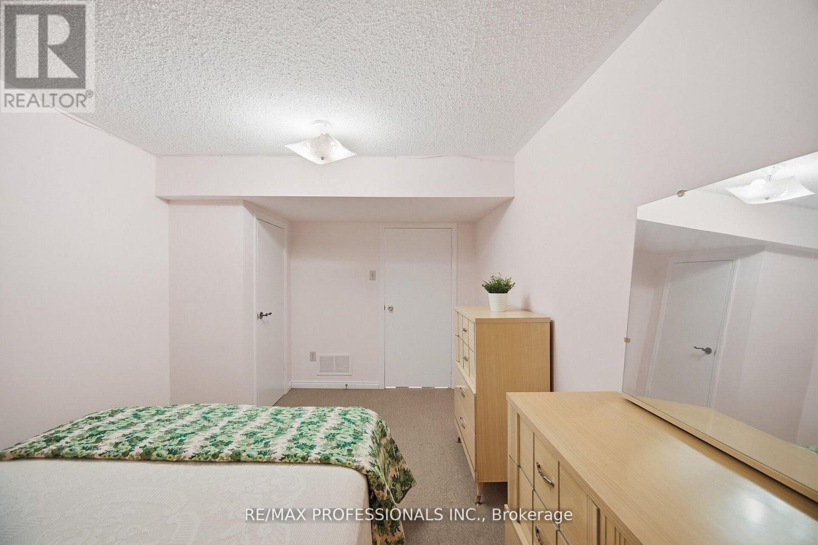 7 PETTIT DRIVE Image 35