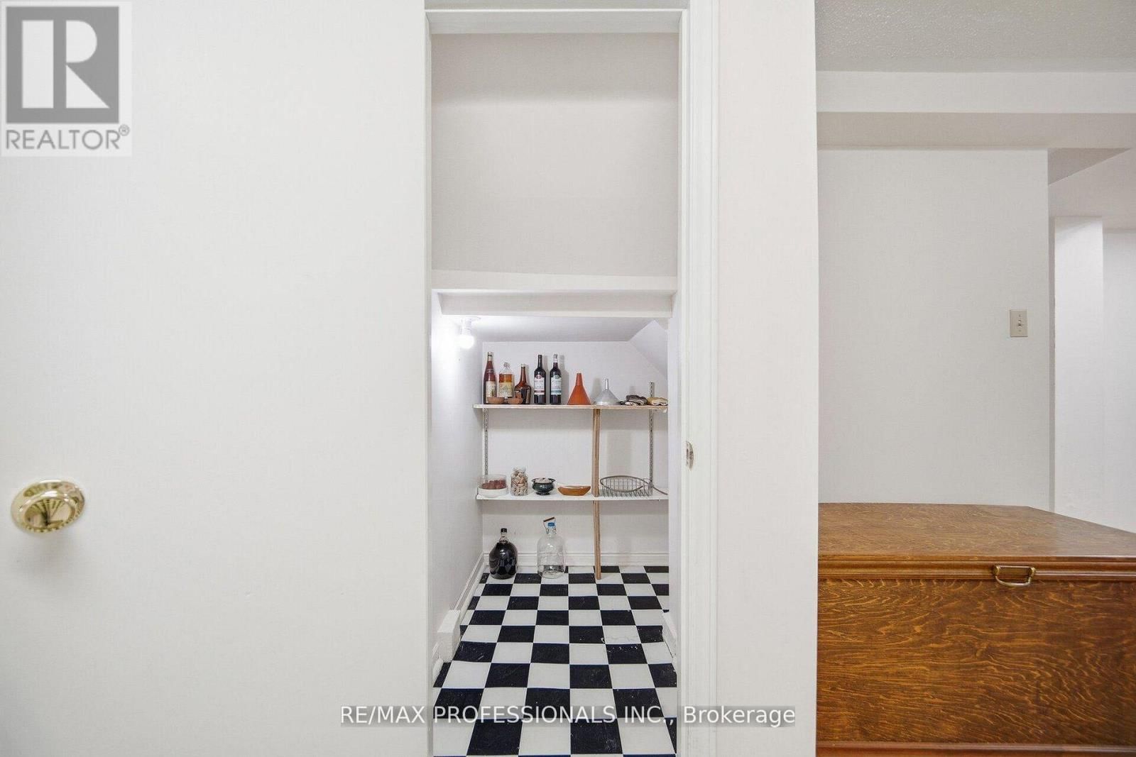 7 PETTIT DRIVE Image 41