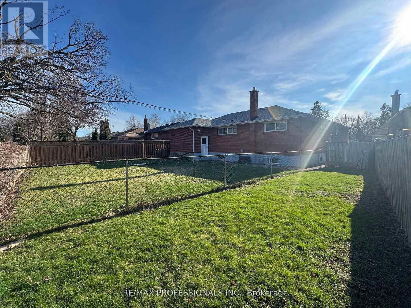 7 PETTIT DRIVE Image 43