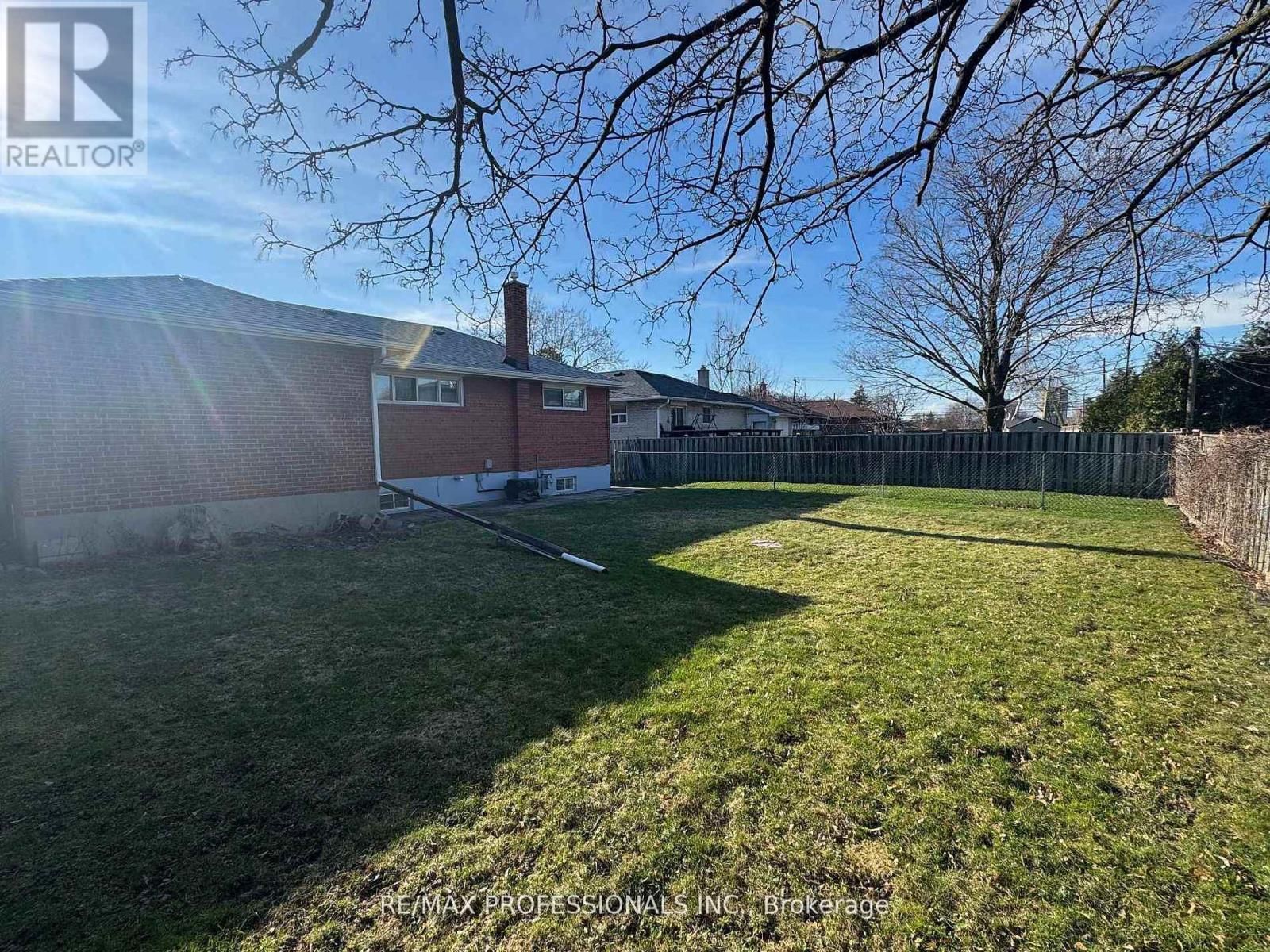 7 PETTIT DRIVE Image 45