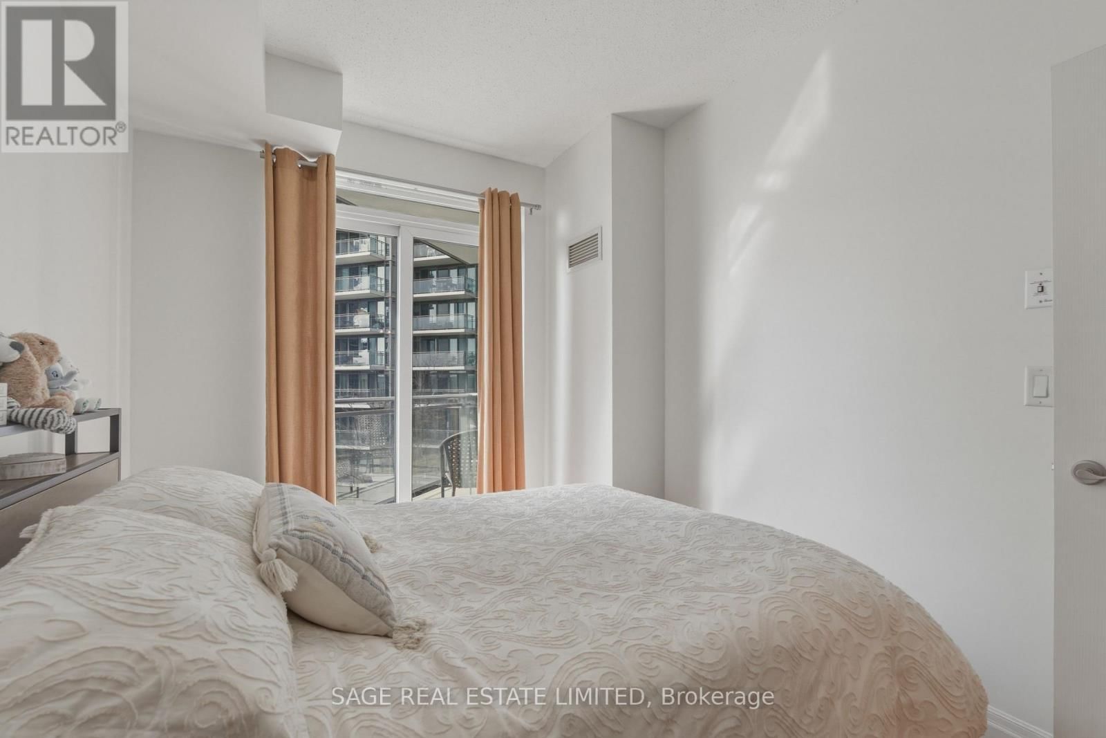 510 - 2119 LAKESHORE BOULEVARD WEST Image 11