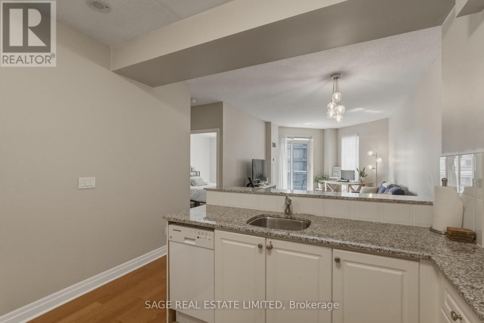 510 - 2119 LAKESHORE BOULEVARD WEST Image 4